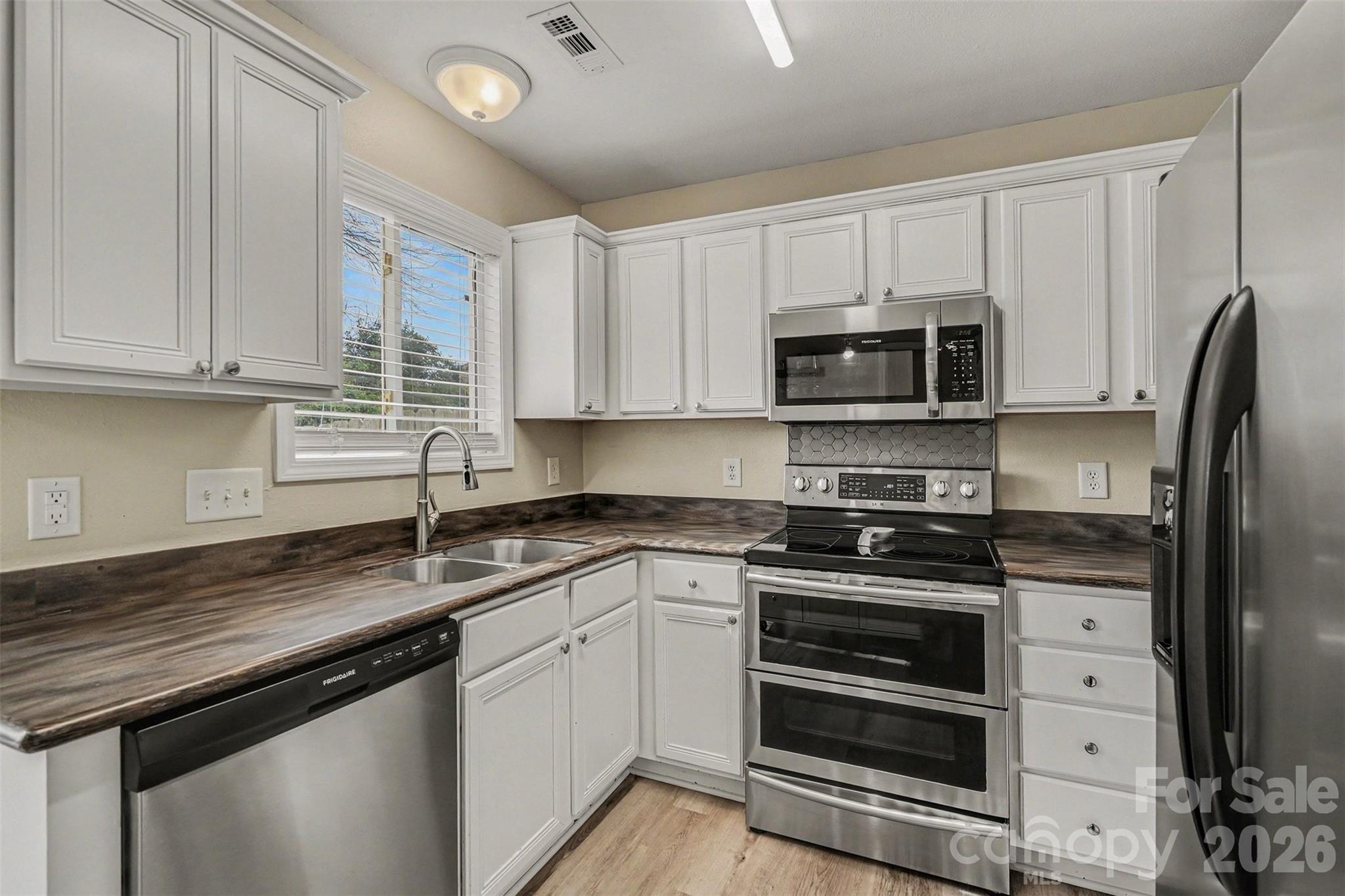 5504 Waverly Lynn Lane — Charlotte