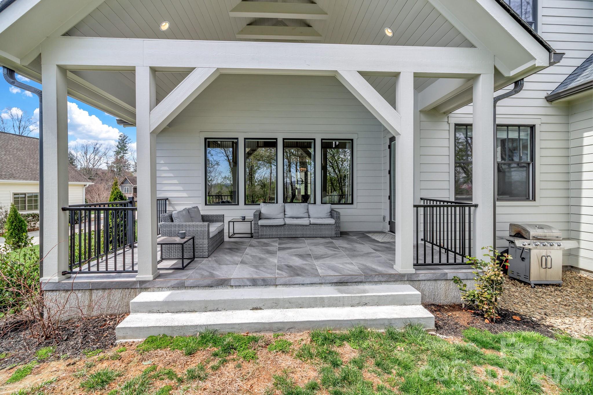 301 Rockbridge Road — Mills River