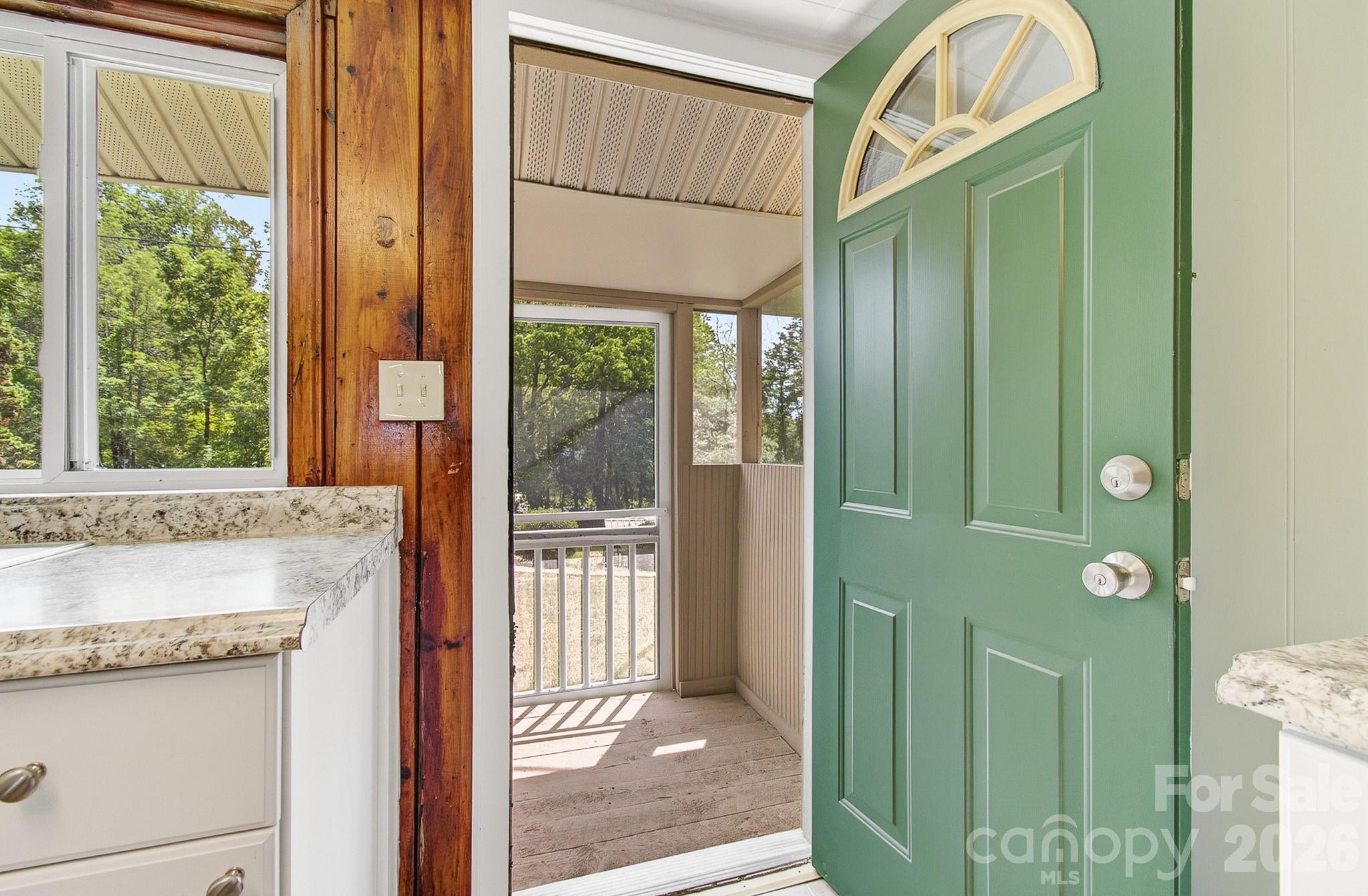438 Loop Road — Hendersonville