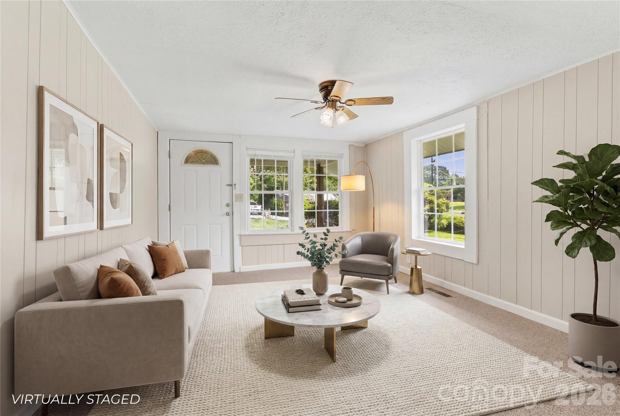 438 Loop Road — Hendersonville
