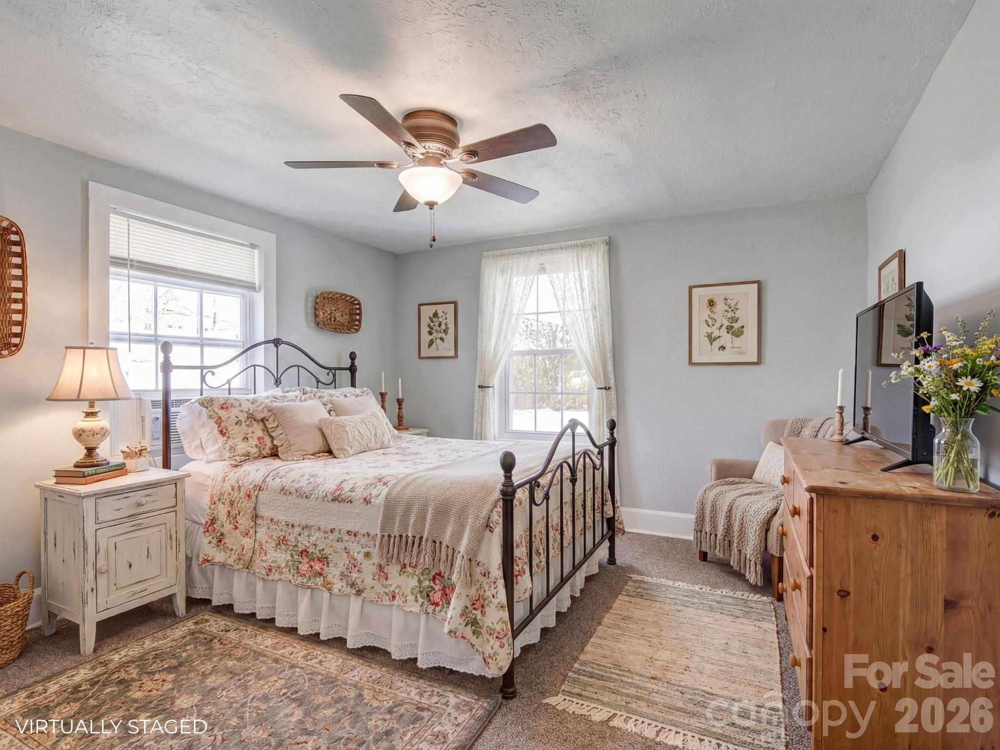438 Loop Road — Hendersonville