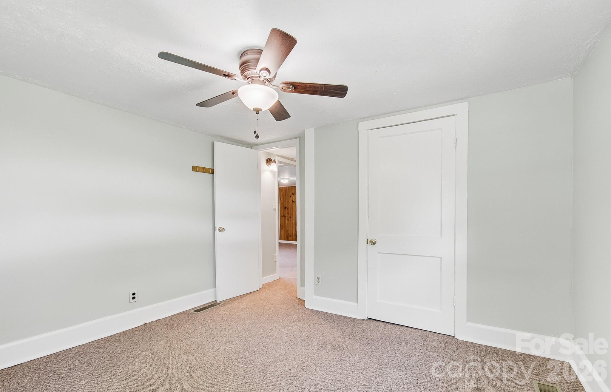 438 Loop Road — Hendersonville
