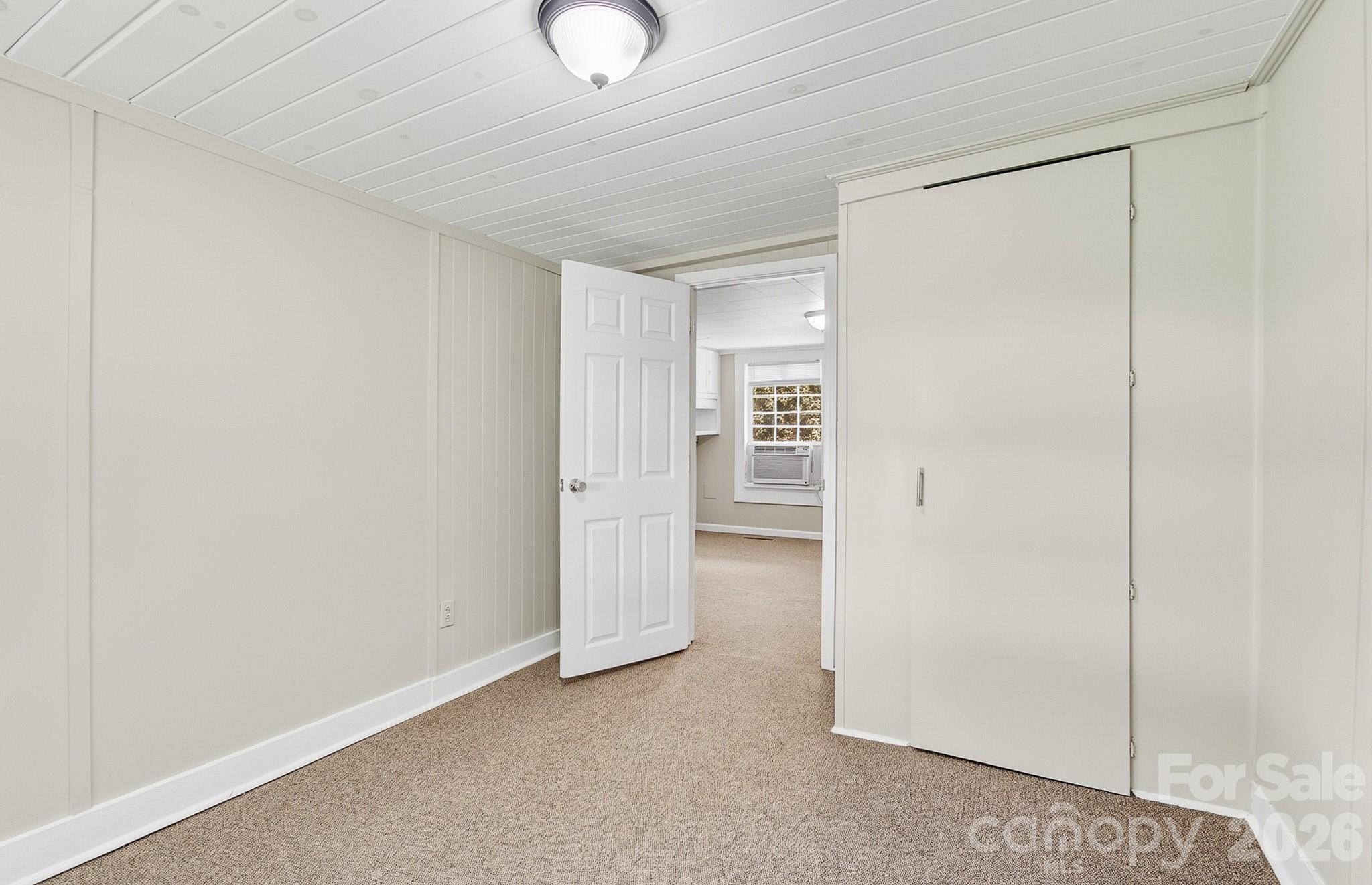 438 Loop Road — Hendersonville