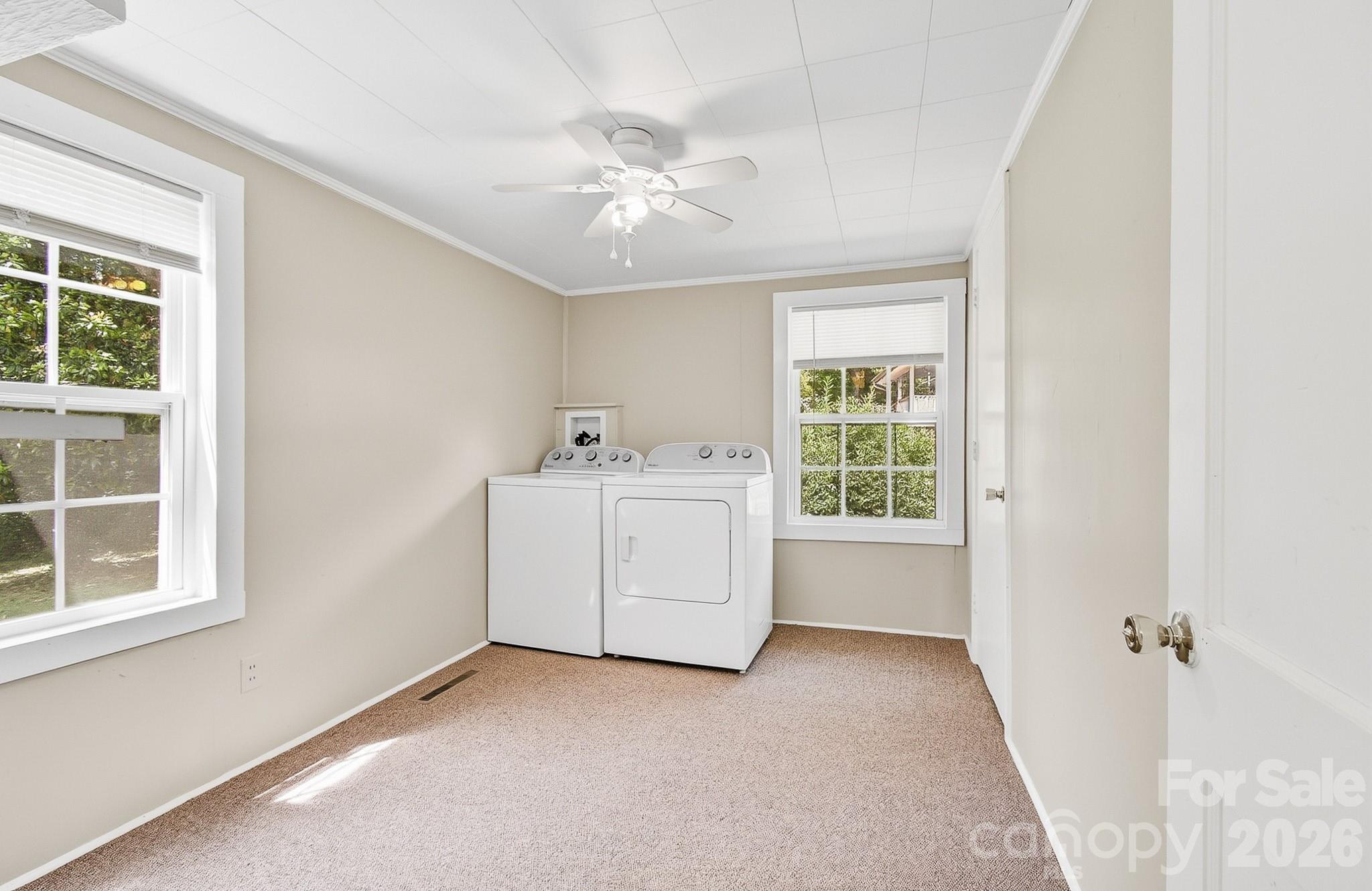 438 Loop Road — Hendersonville
