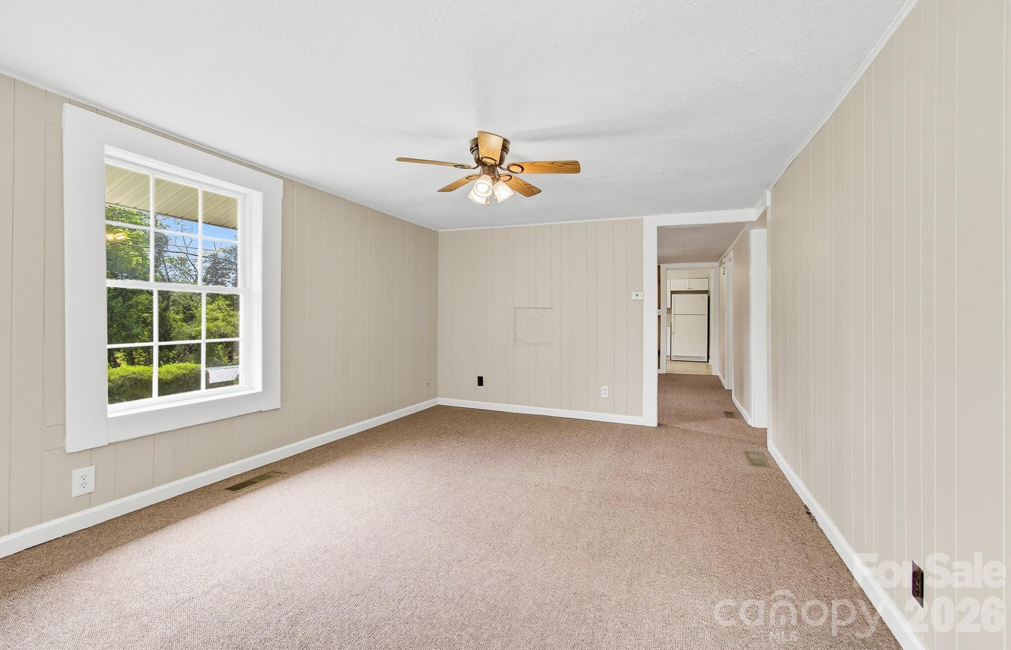 438 Loop Road — Hendersonville