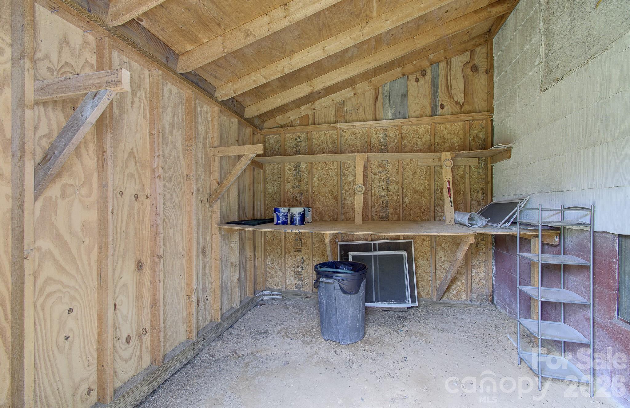438 Loop Road — Hendersonville