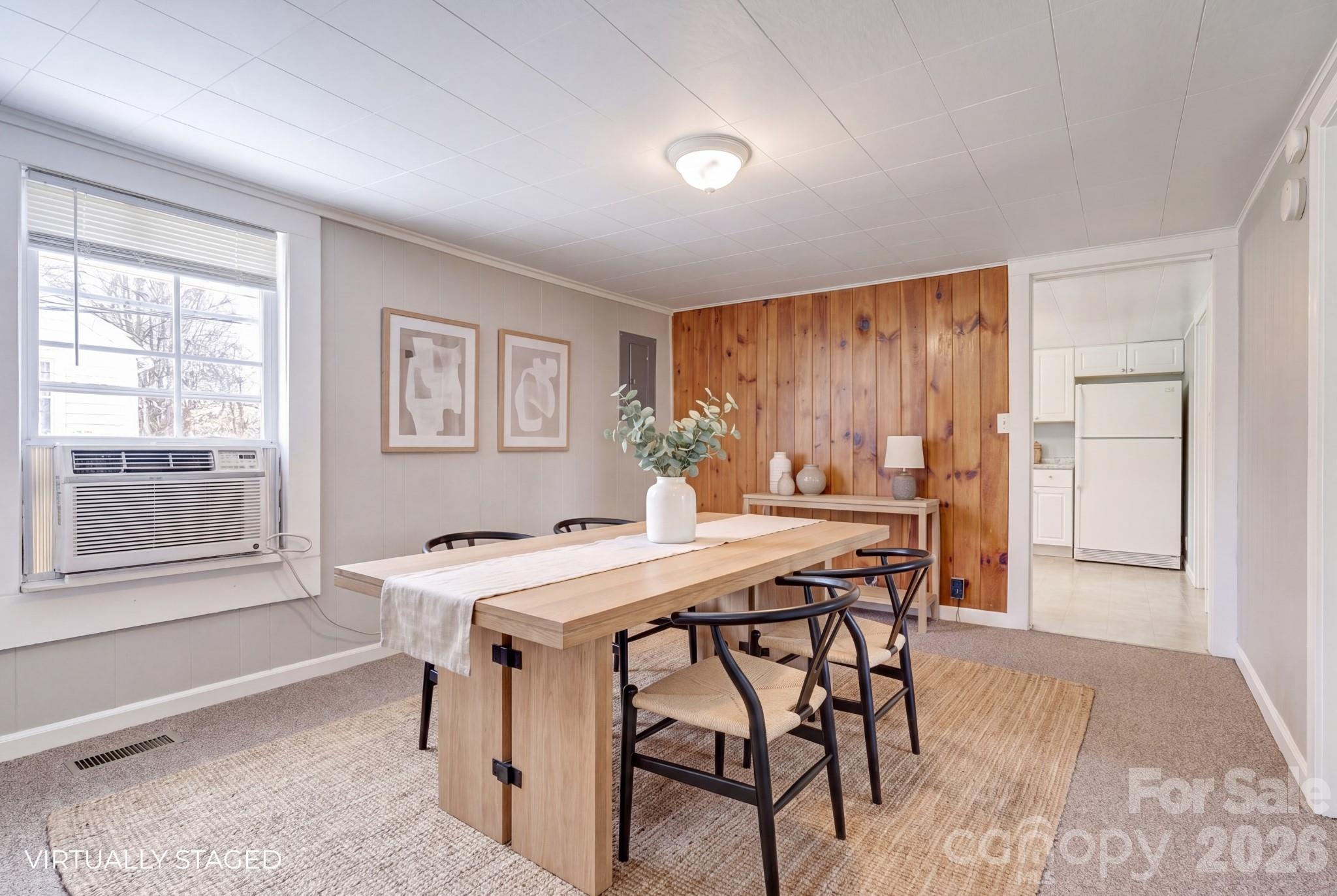438 Loop Road — Hendersonville