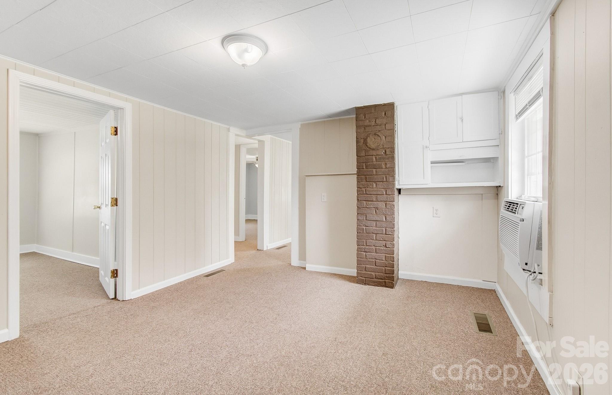 438 Loop Road — Hendersonville