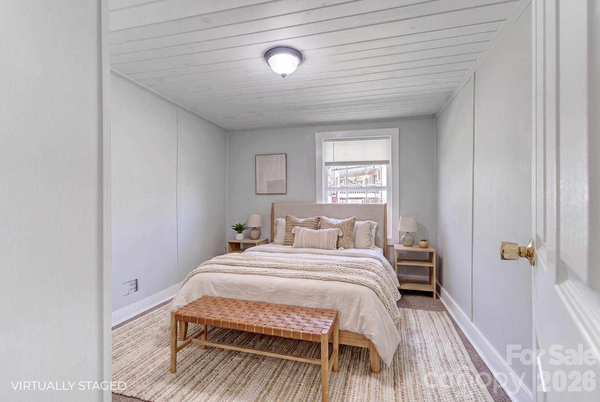 438 Loop Road — Hendersonville
