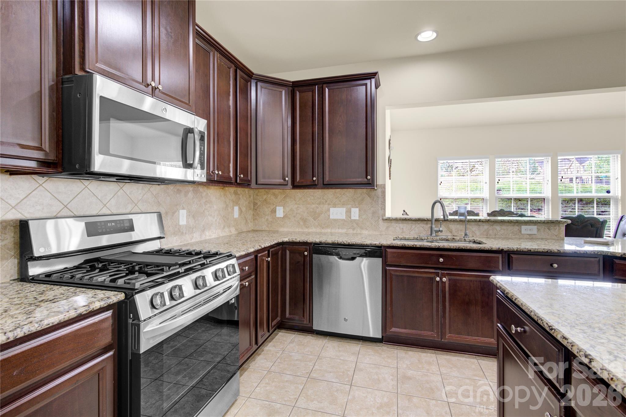817 Wingthorn Rose Drive — Gastonia