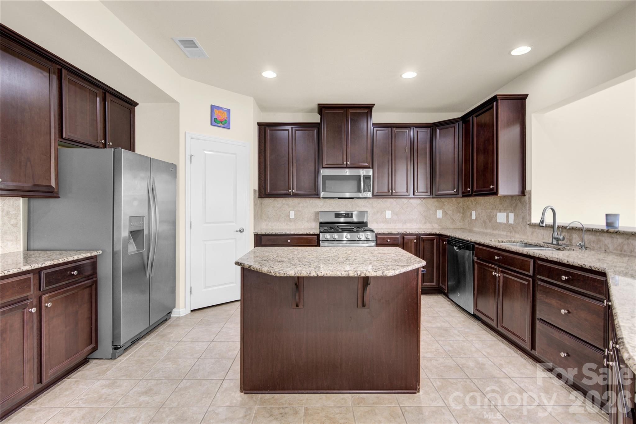817 Wingthorn Rose Drive — Gastonia