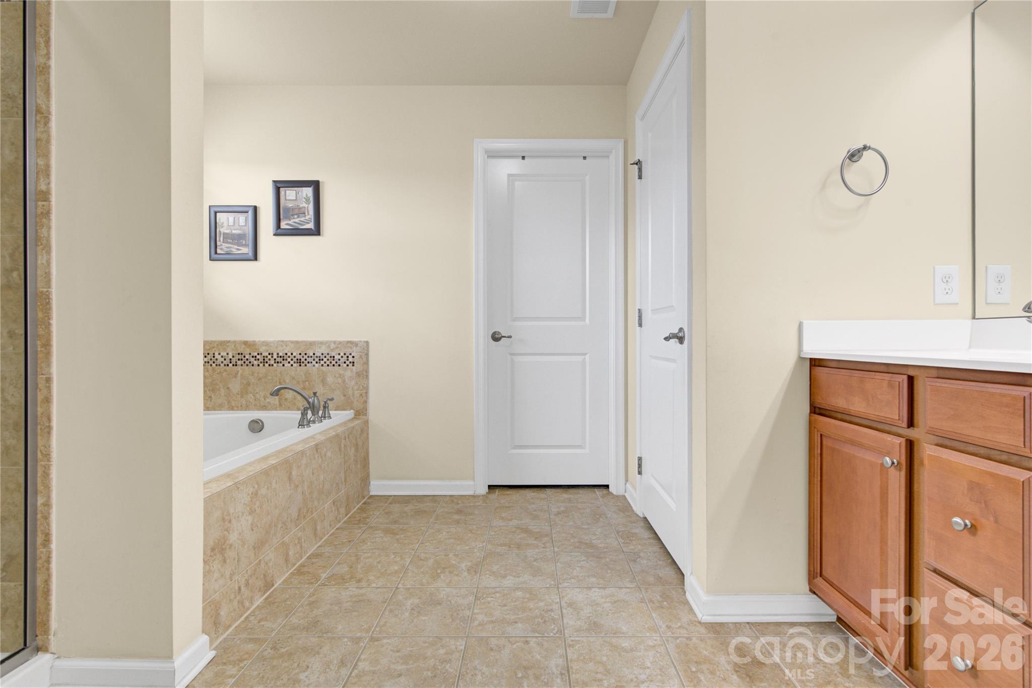 817 Wingthorn Rose Drive — Gastonia