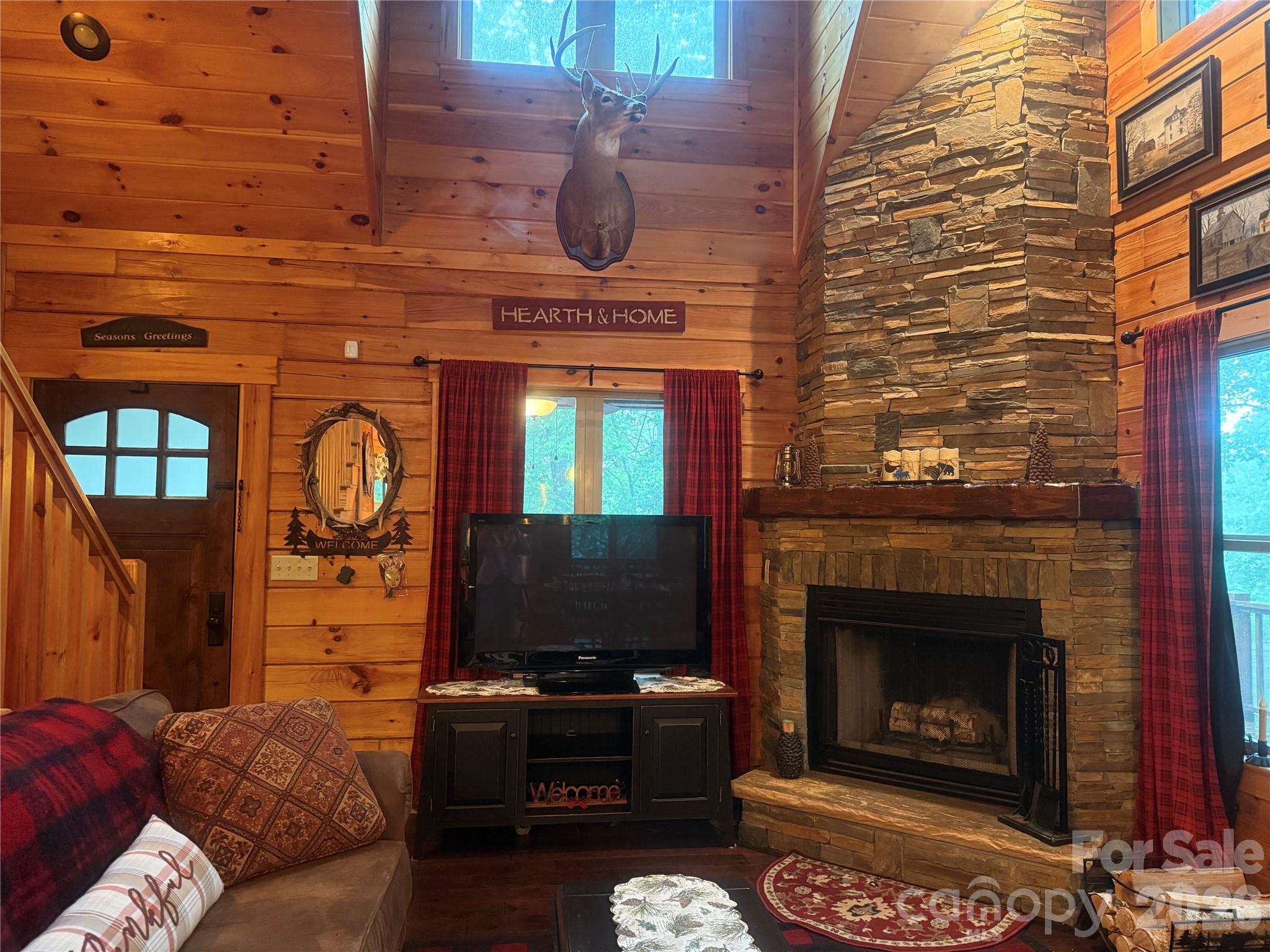 476 Double Eagle Drive — Nebo