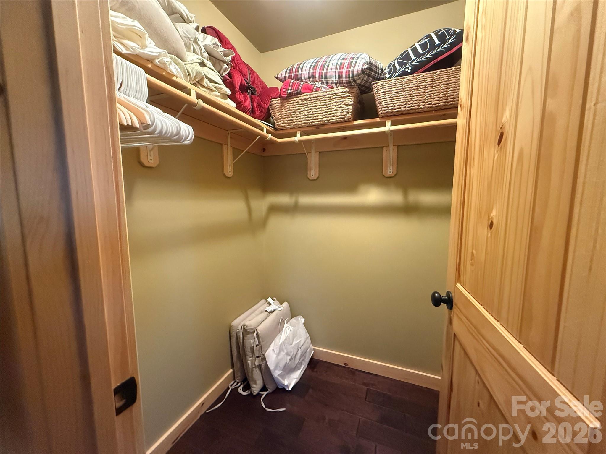 476 Double Eagle Drive — Nebo