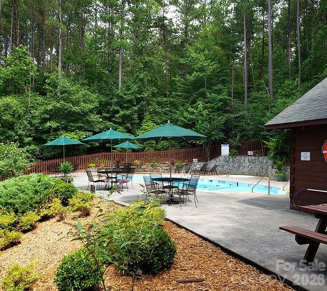 476 Double Eagle Drive — Nebo