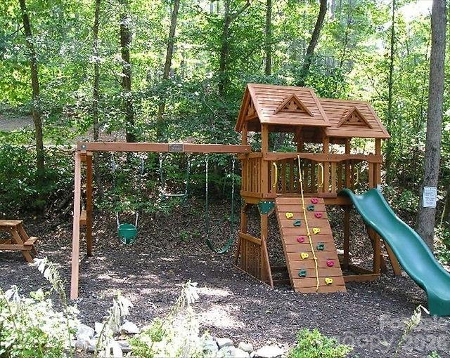 476 Double Eagle Drive — Nebo