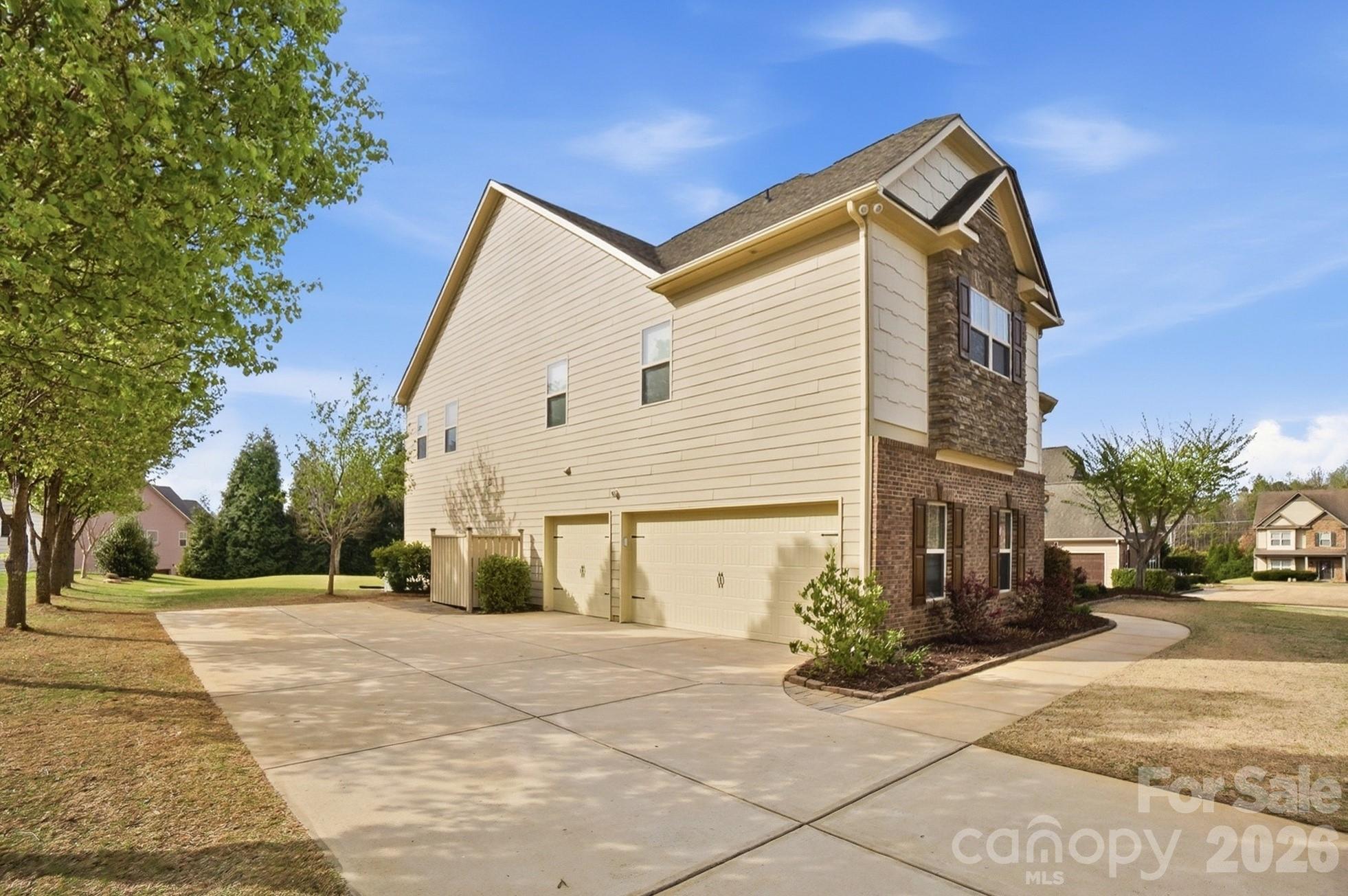 5509 Holly Hills Drive — Waxhaw