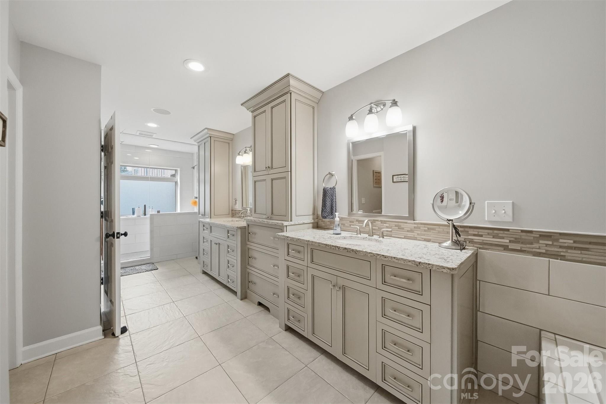 4624 9th Street NE — Hickory