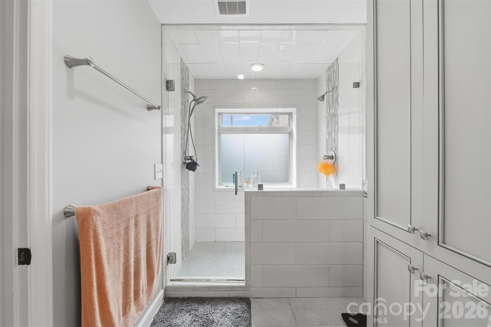 4624 9th Street NE — Hickory