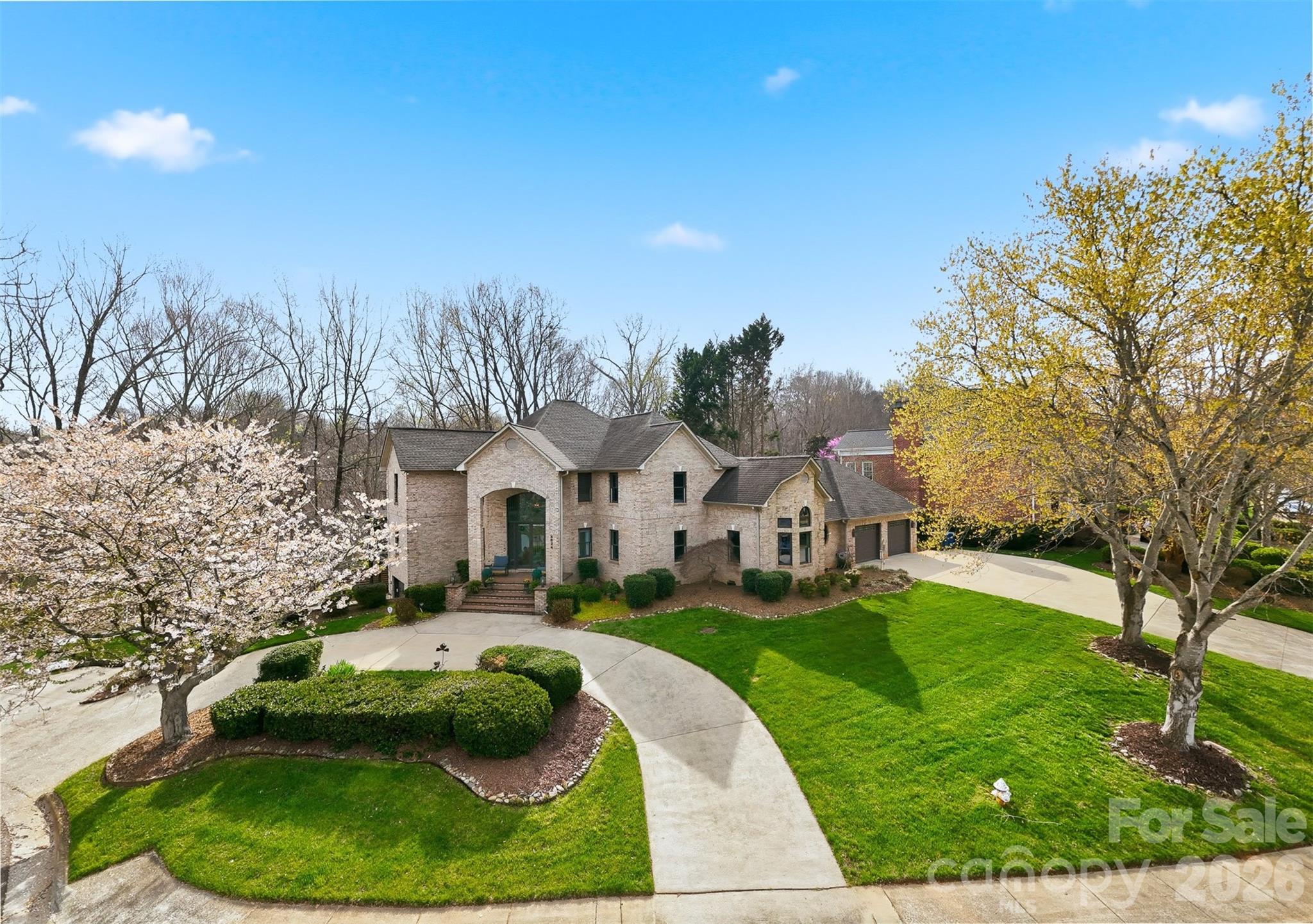 4624 9th Street NE — Hickory