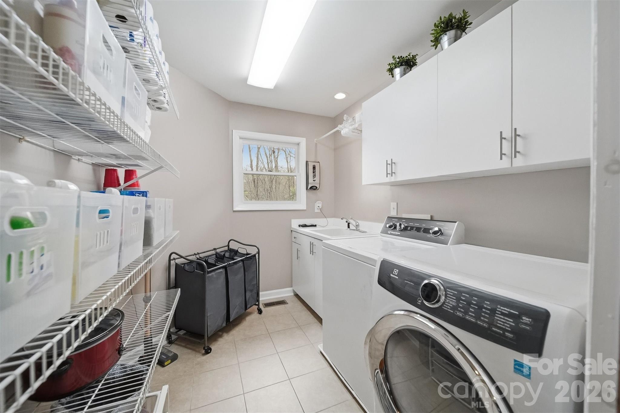 4624 9th Street NE — Hickory
