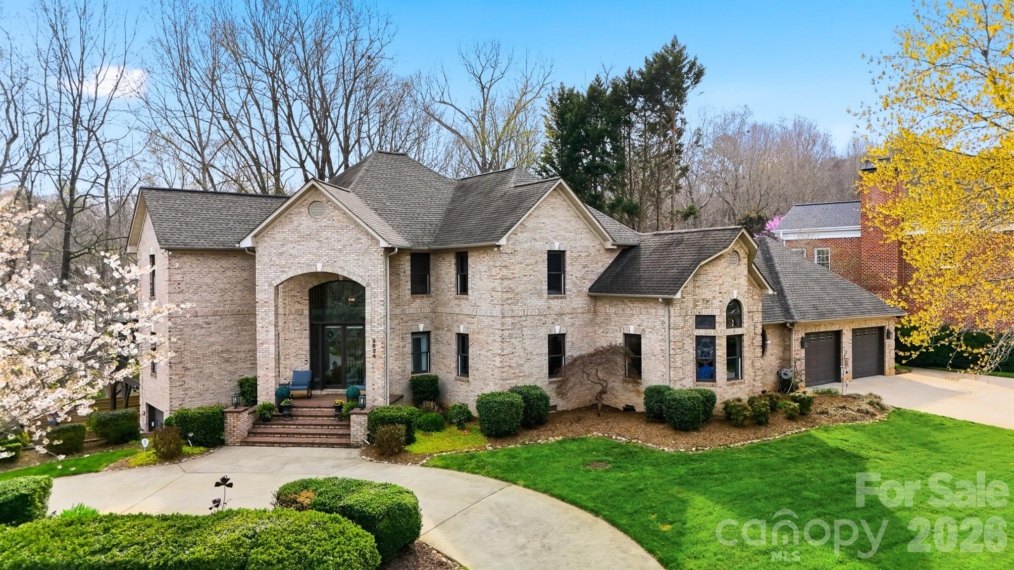 4624 9th Street NE — Hickory