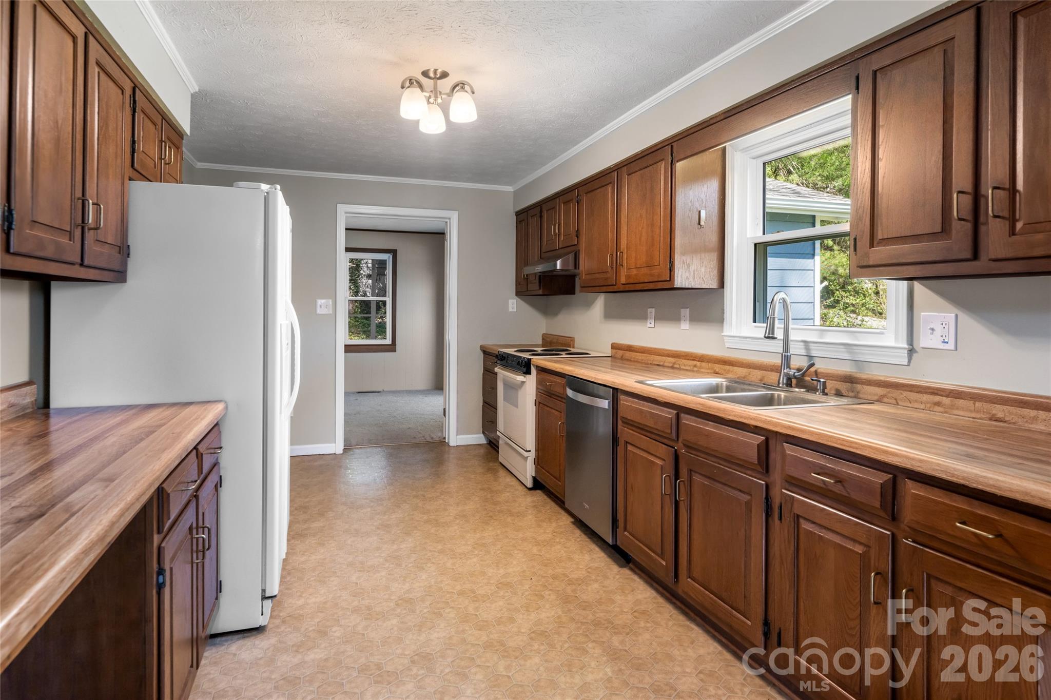 215 Browning Avenue — Hendersonville