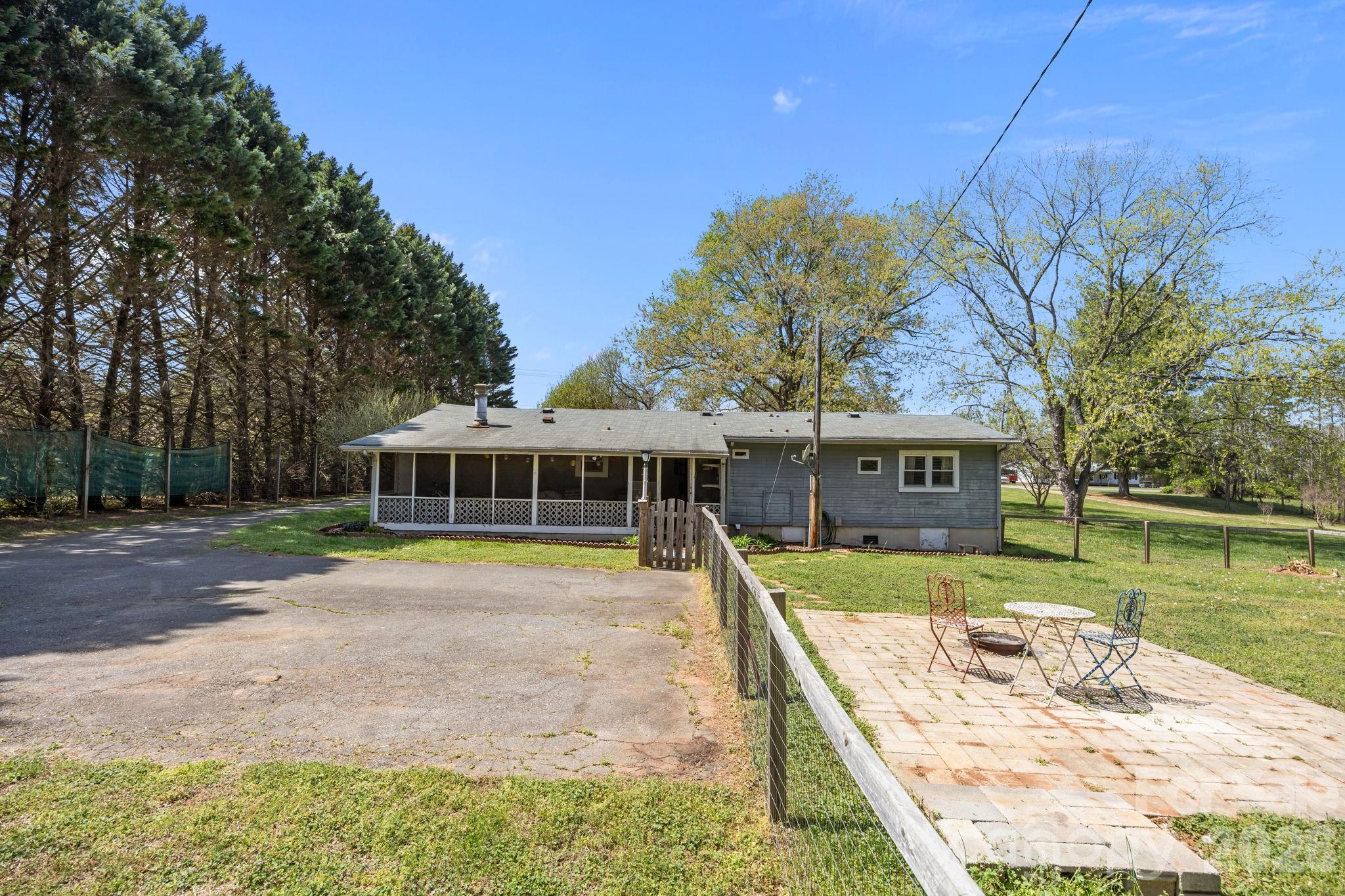 700 Patterson Farm Road — Mooresville