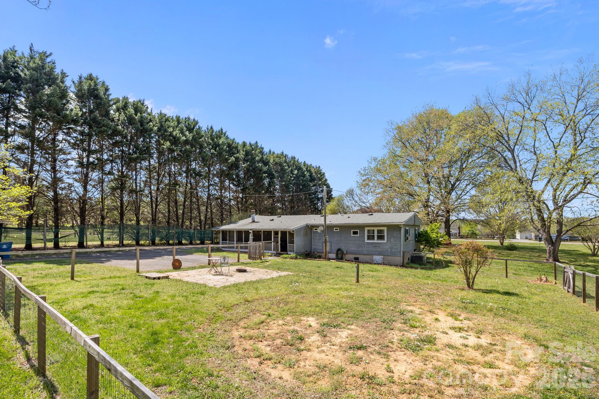 700 Patterson Farm Road — Mooresville