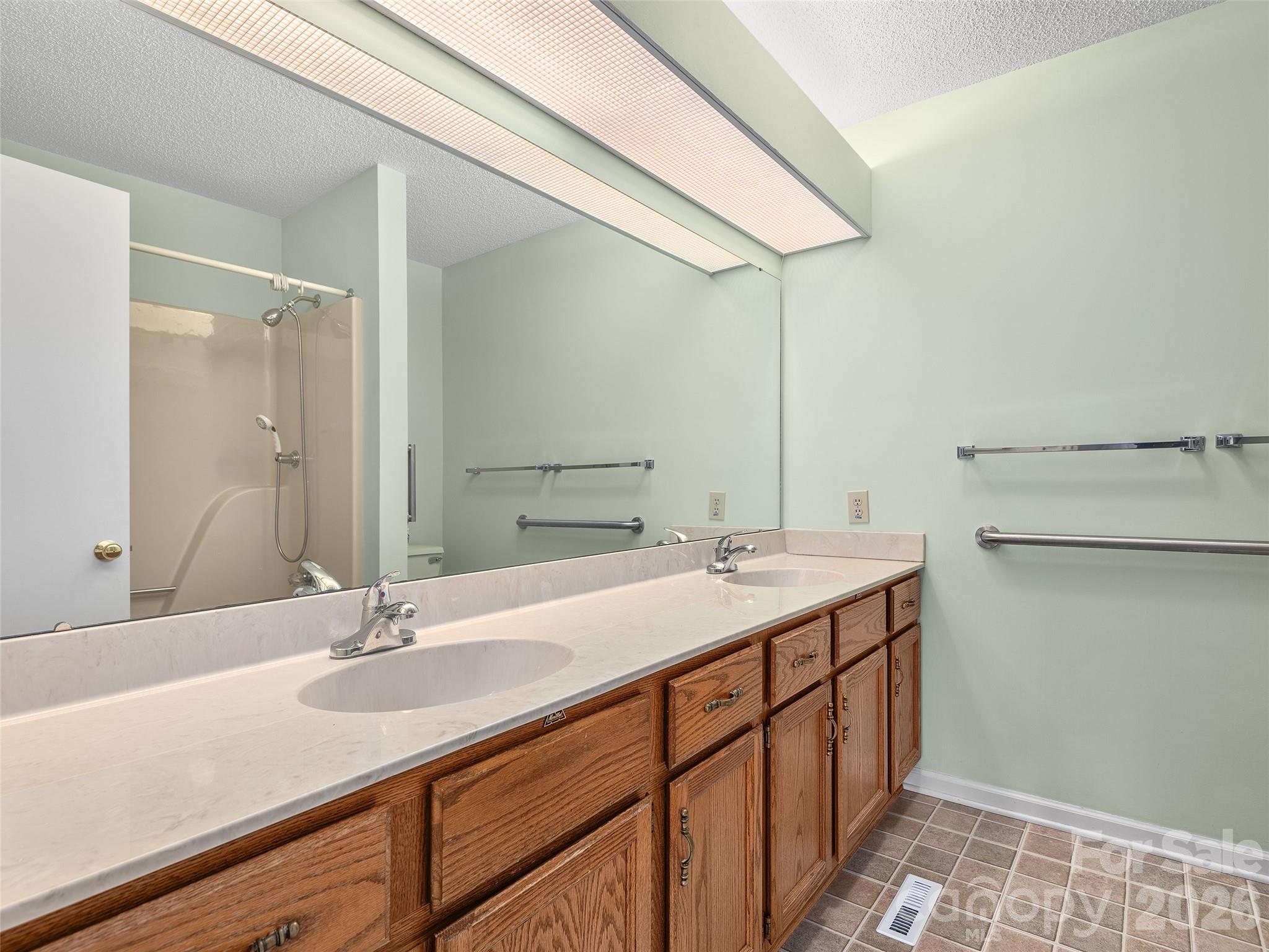 20 Cedarcliff Circle — Asheville