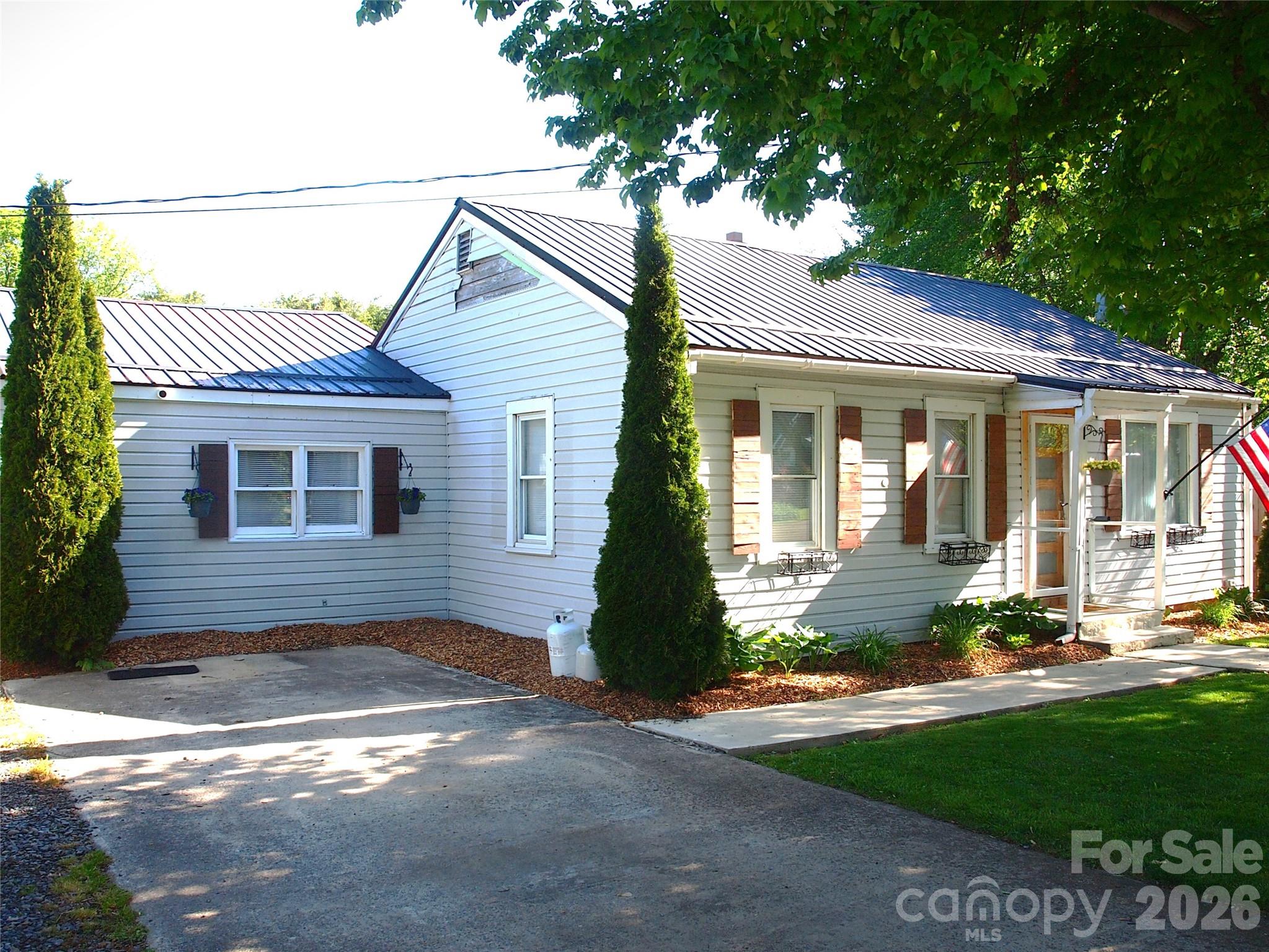 316 Hazelwood Avenue — Waynesville