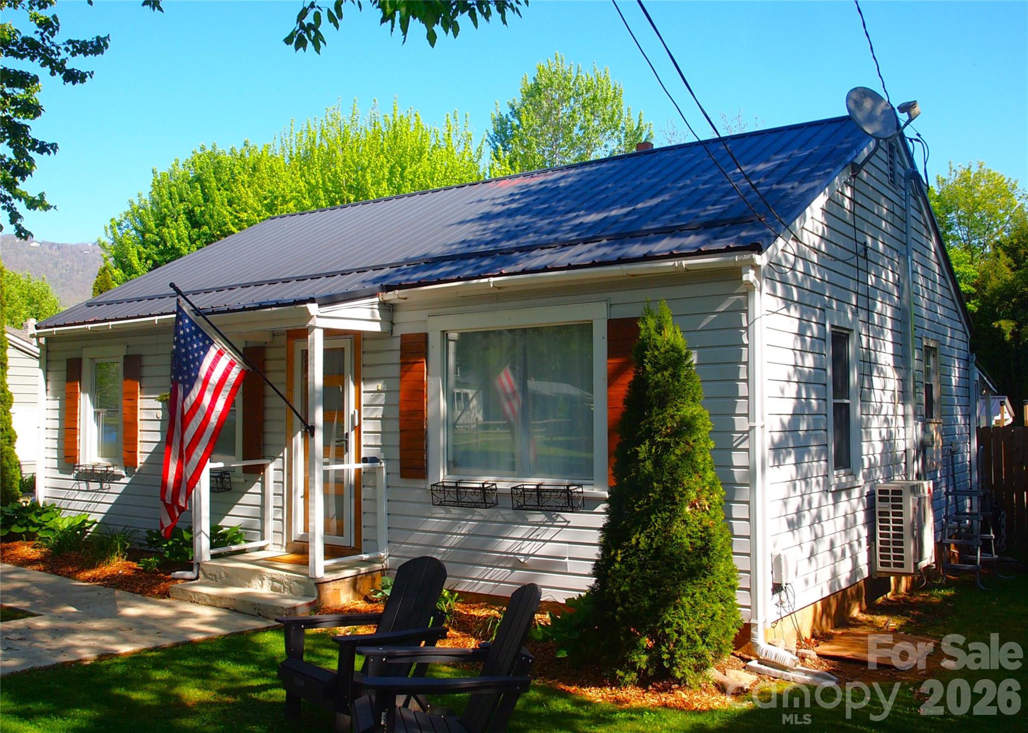 316 Hazelwood Avenue — Waynesville