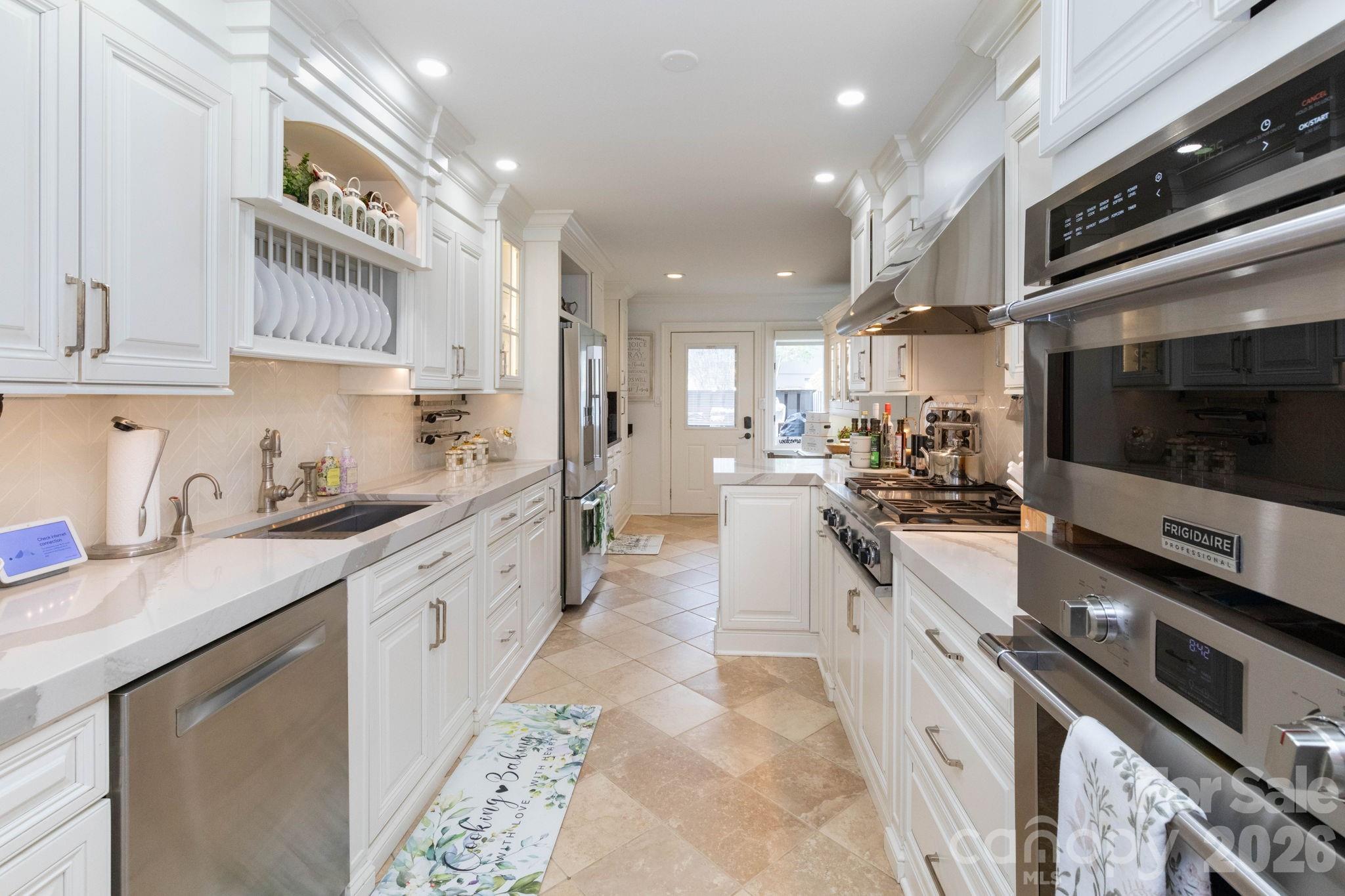 515 Crowfields Lane — Asheville