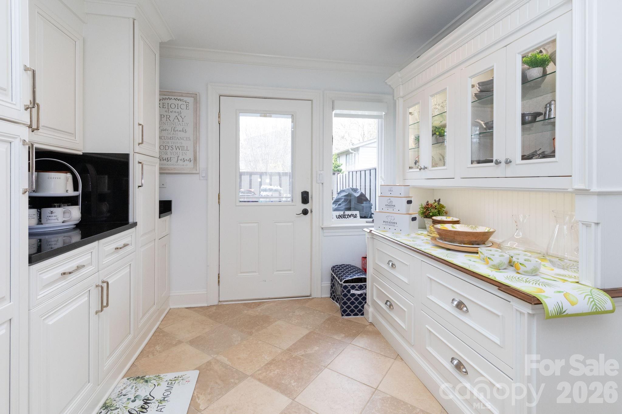 515 Crowfields Lane — Asheville