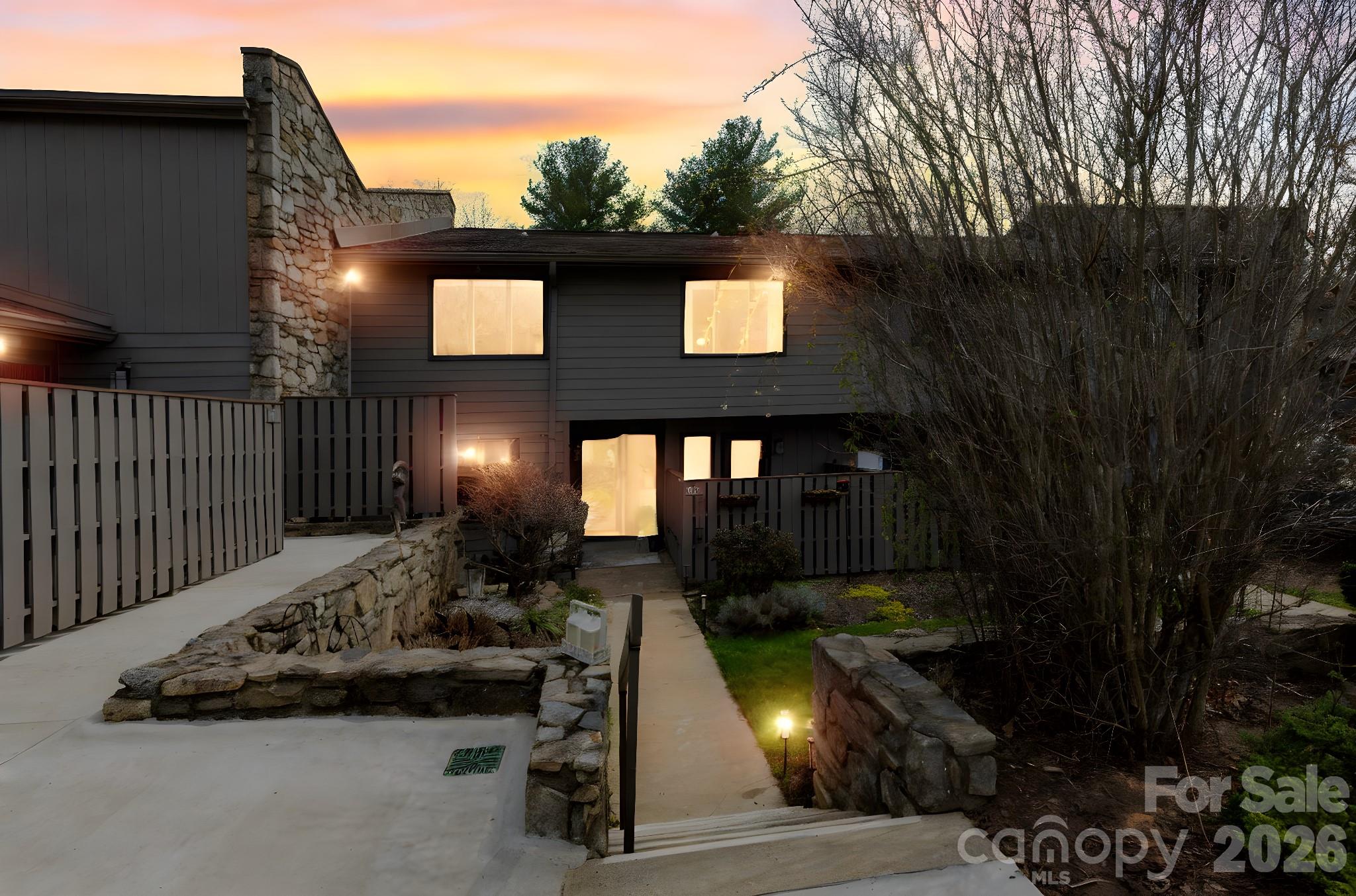515 Crowfields Lane — Asheville