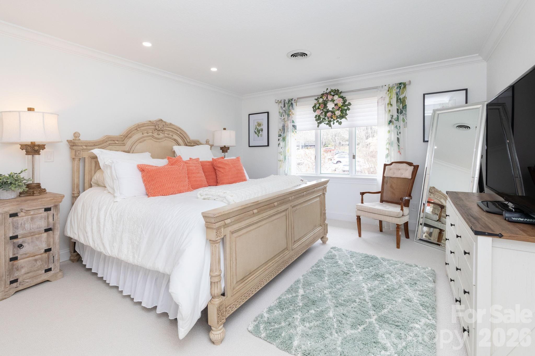 515 Crowfields Lane — Asheville