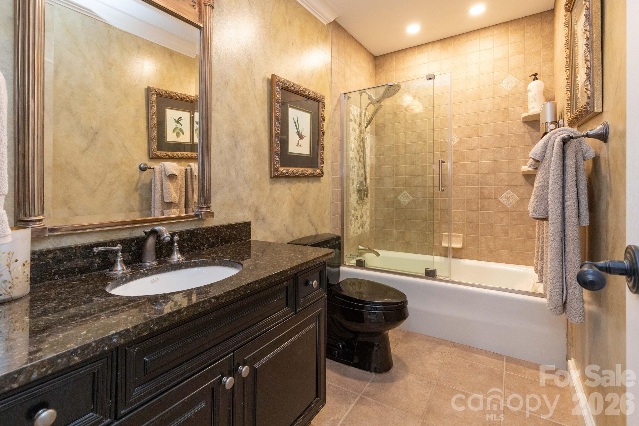 515 Crowfields Lane — Asheville