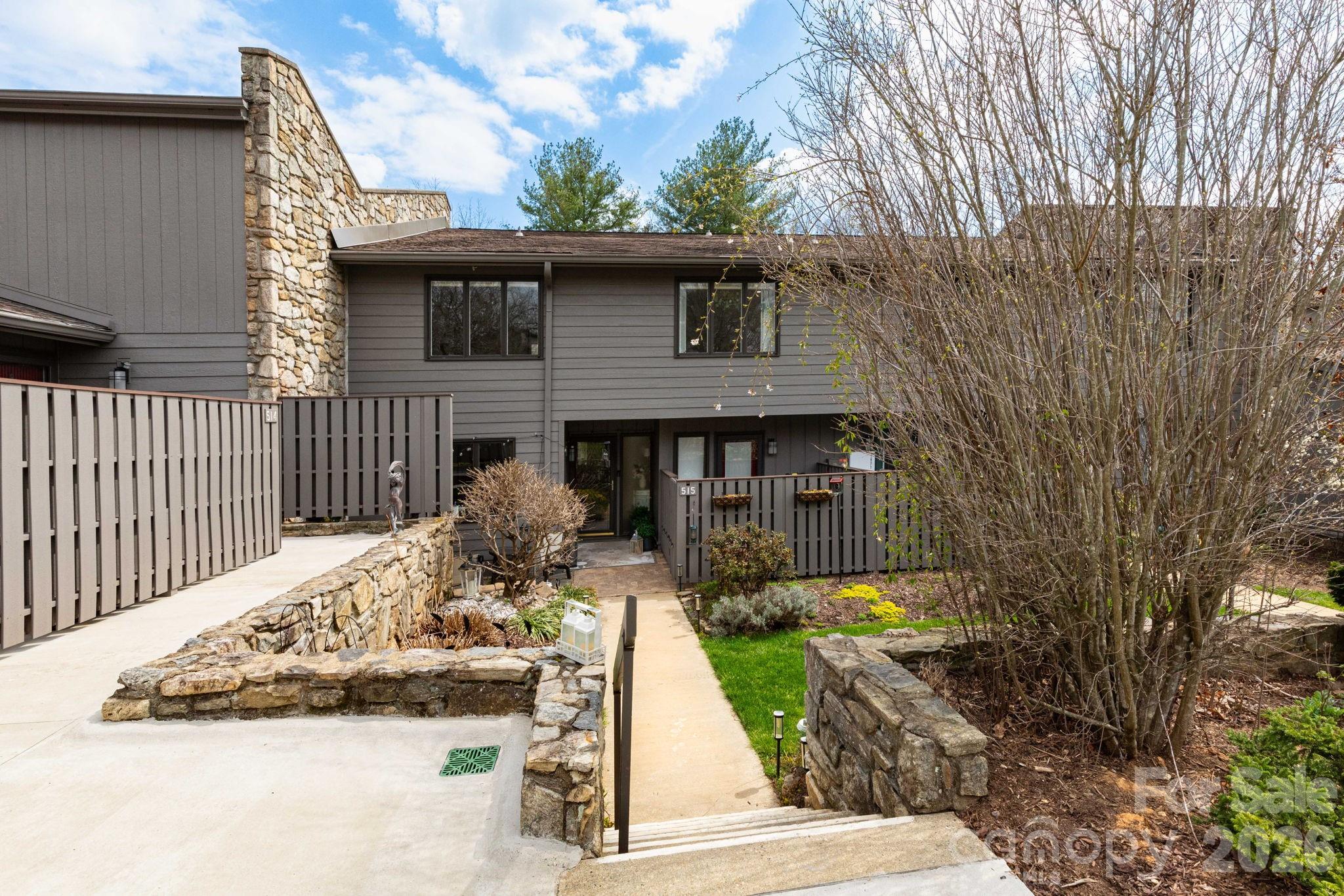 515 Crowfields Lane — Asheville