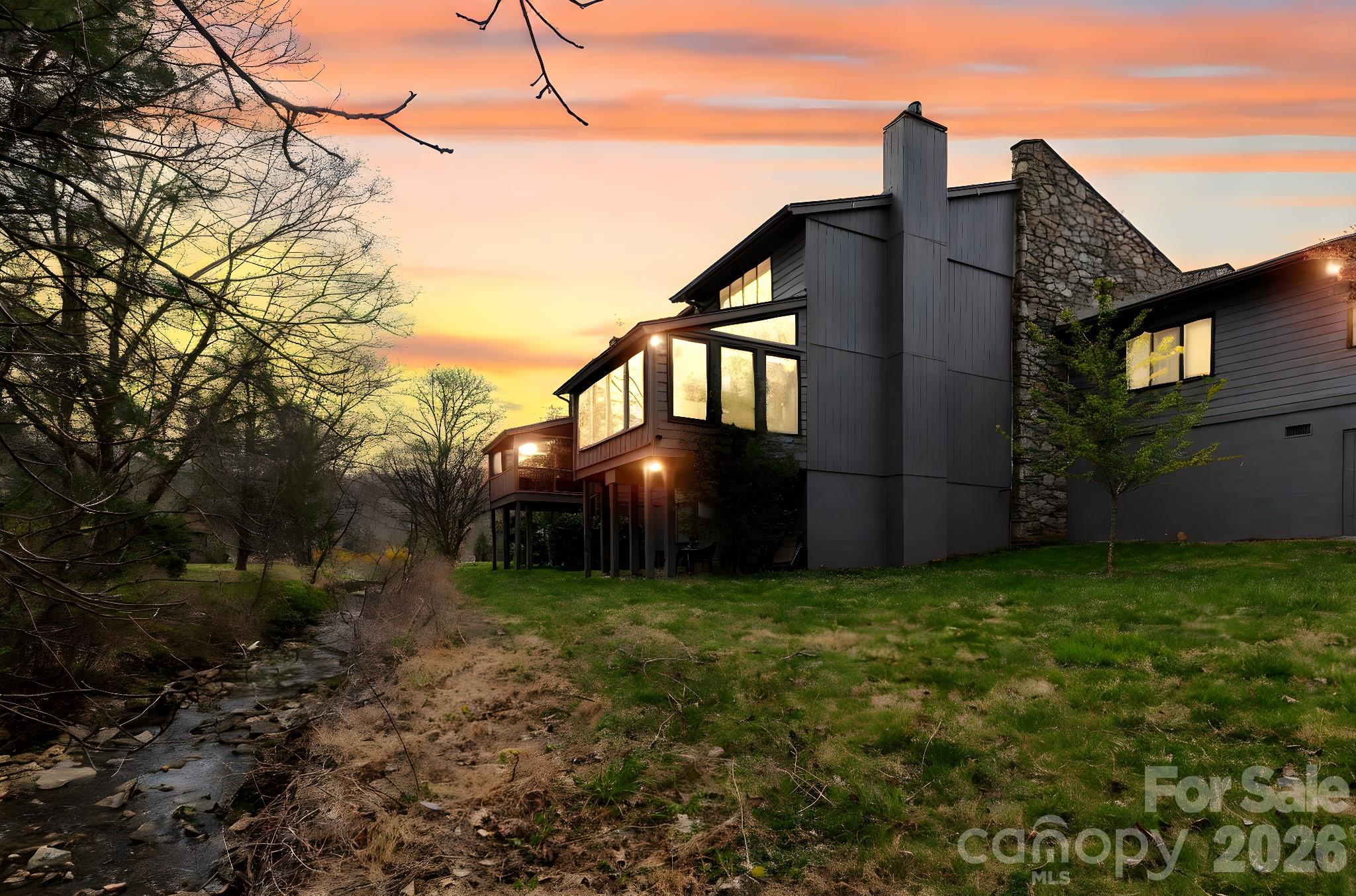 515 Crowfields Lane — Asheville