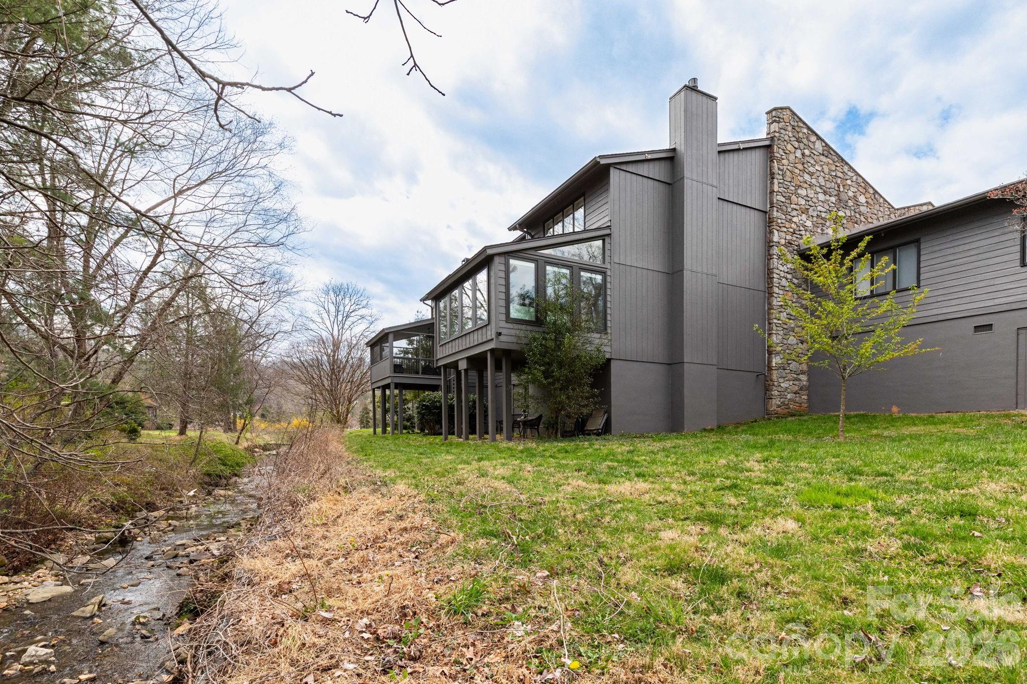 515 Crowfields Lane — Asheville