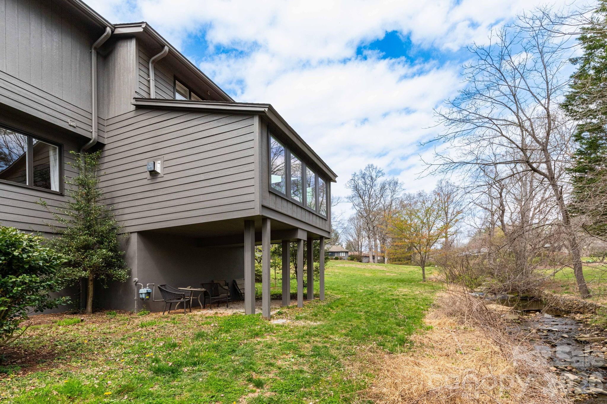 515 Crowfields Lane — Asheville