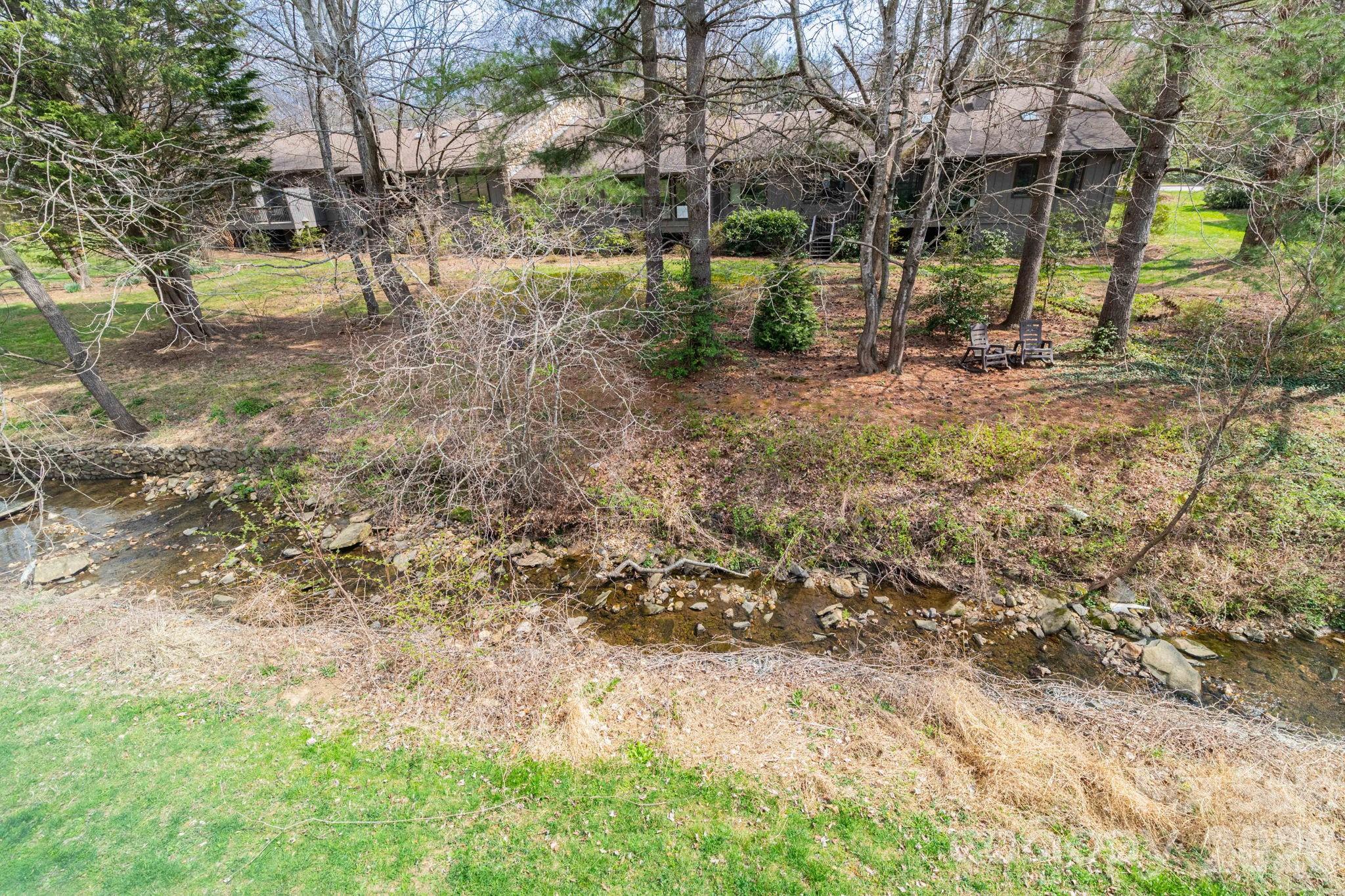 515 Crowfields Lane — Asheville