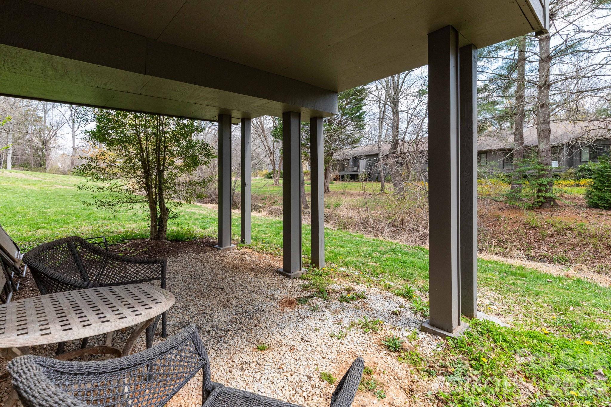 515 Crowfields Lane — Asheville