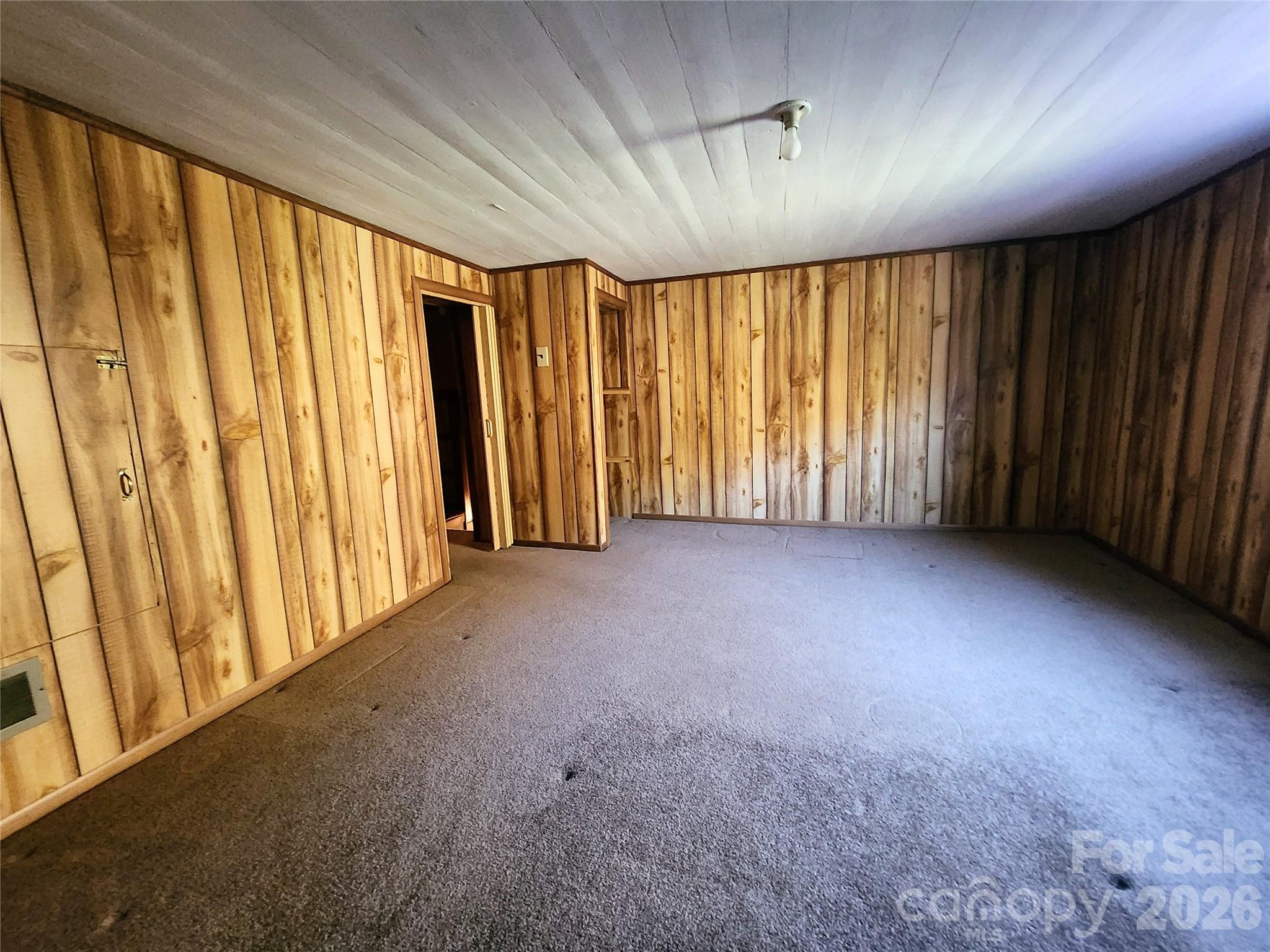 1025 Chandler Cove Road — Marshall