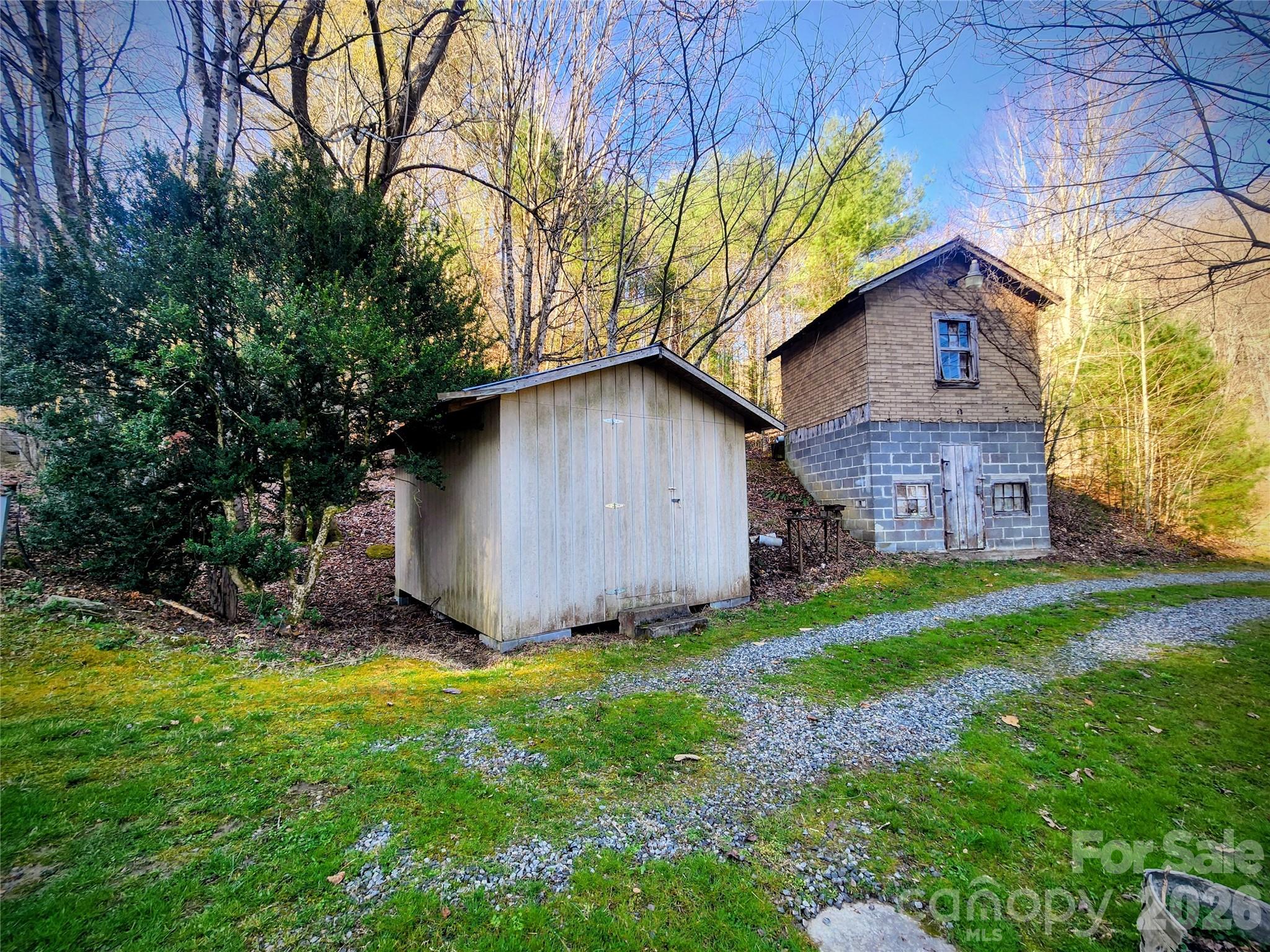 1025 Chandler Cove Road — Marshall