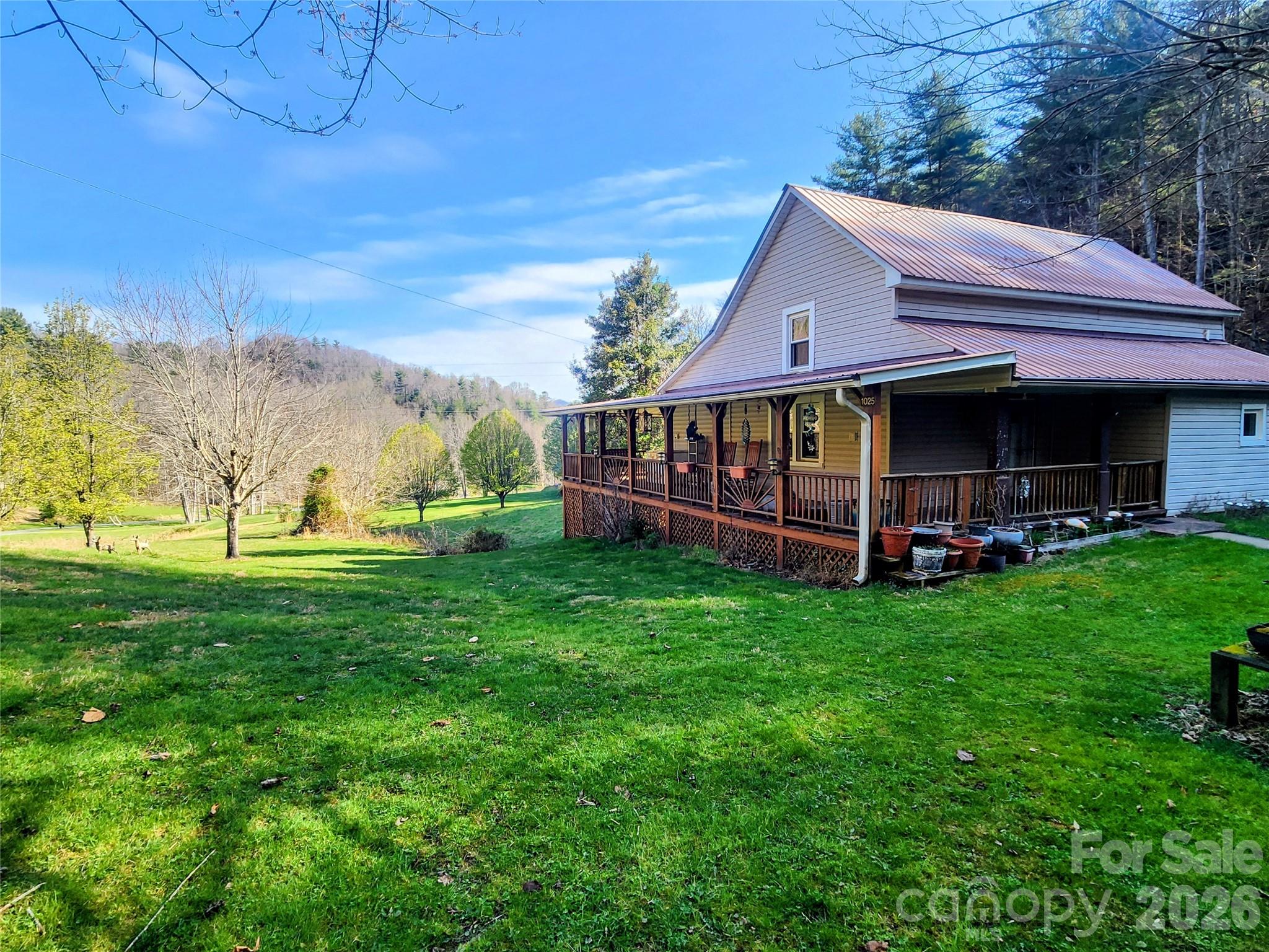 1025 Chandler Cove Road — Marshall