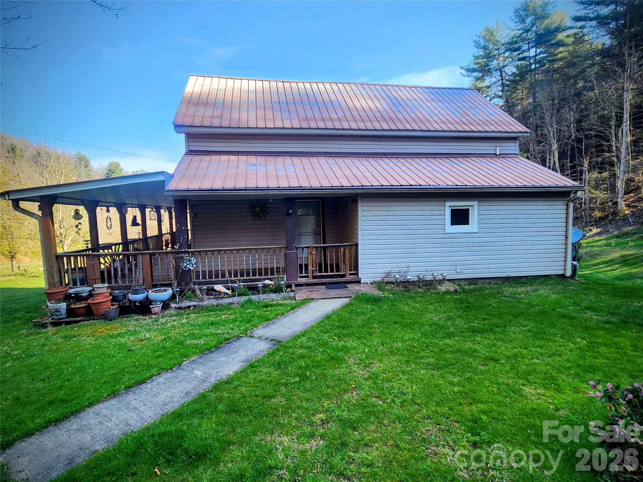 1025 Chandler Cove Road — Marshall