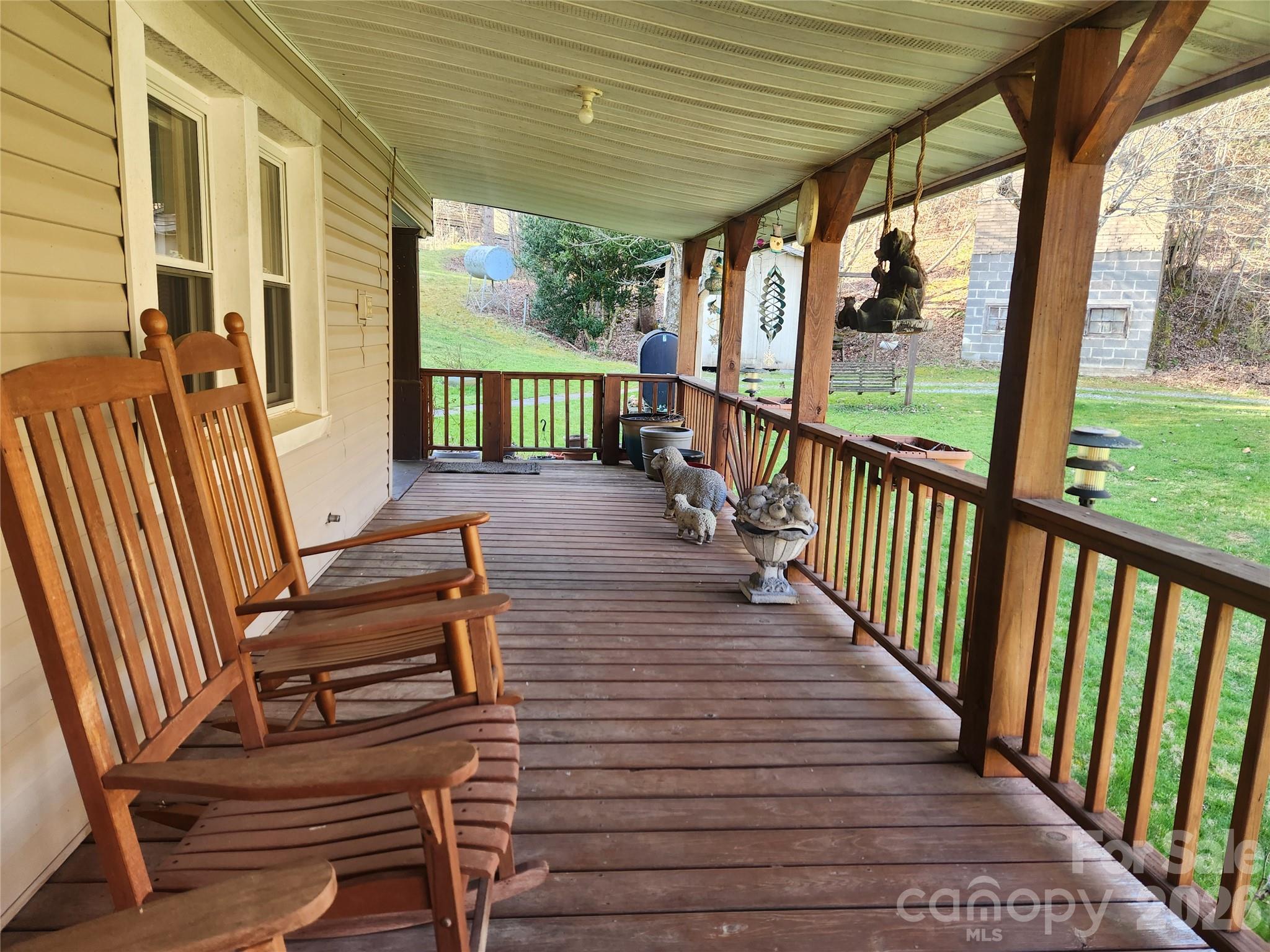 1025 Chandler Cove Road — Marshall