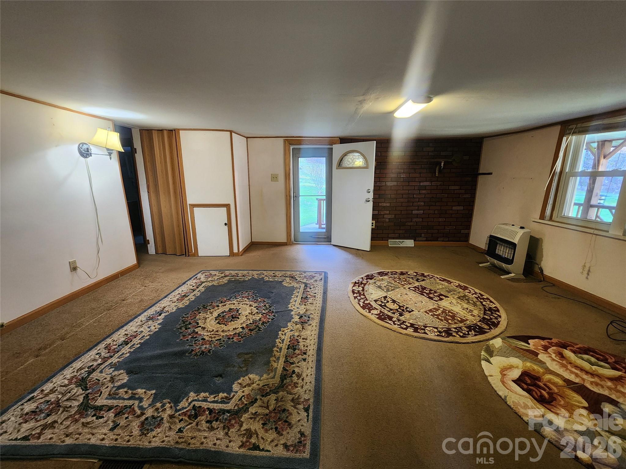1025 Chandler Cove Road — Marshall