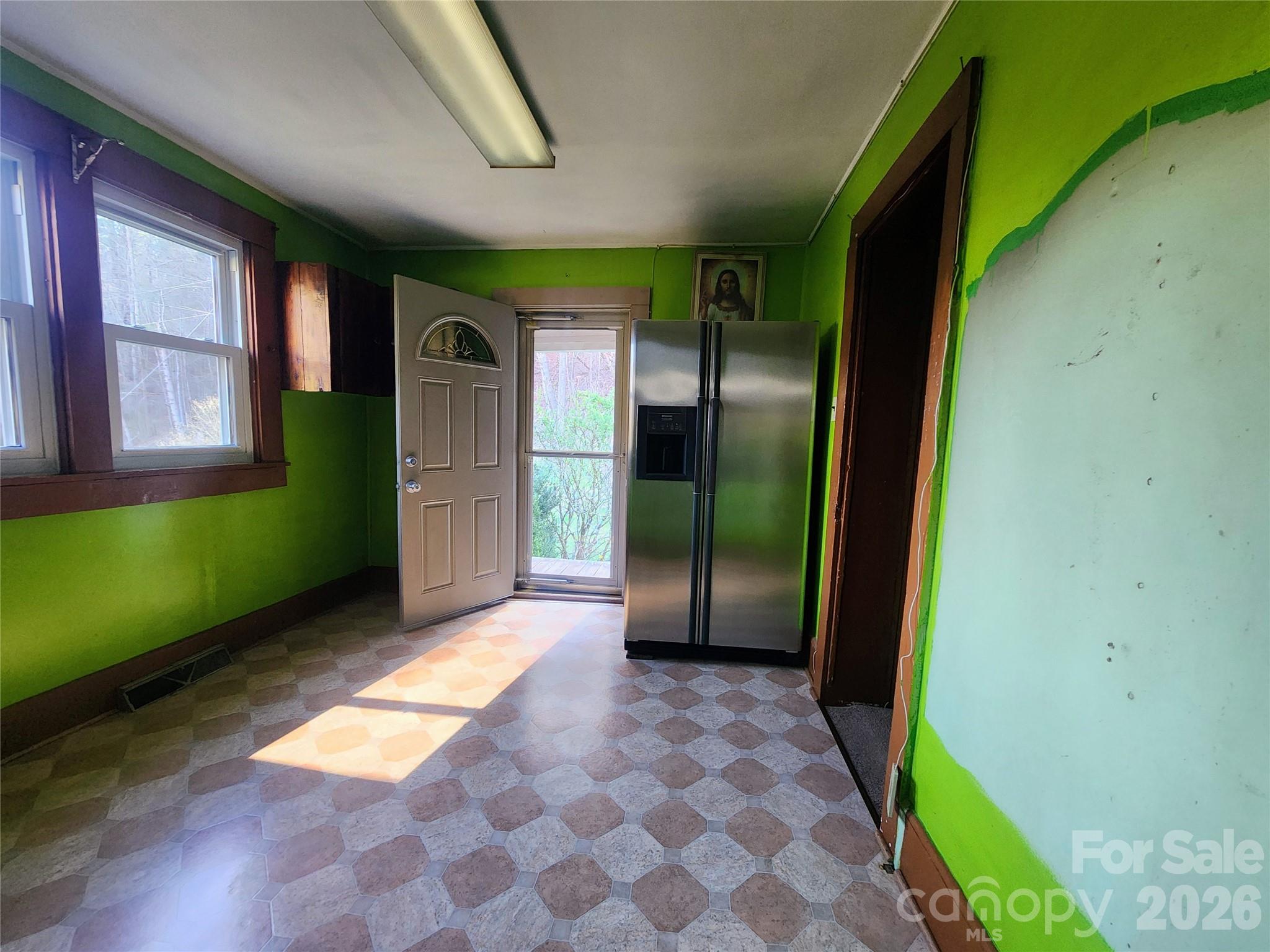 1025 Chandler Cove Road — Marshall